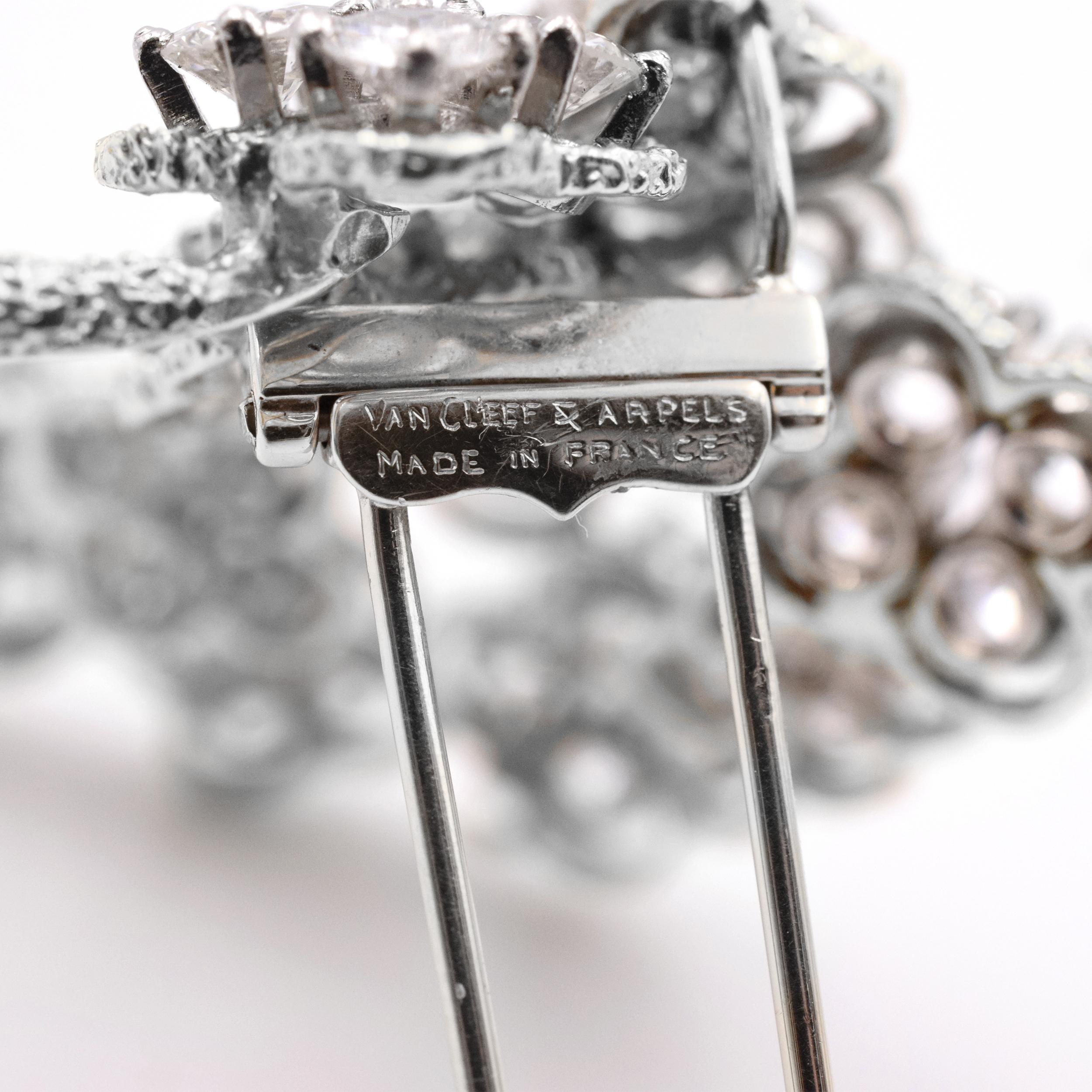 Van Cleef &amp; Arpels Broche française à fleurs en diamants Pour femmes en vente