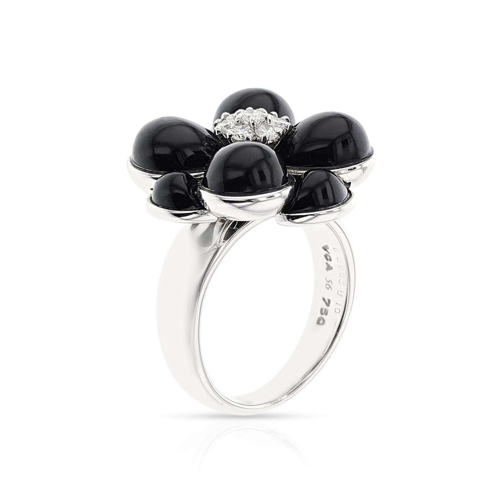 Van Cleef & Arpels Floral Onyx and Diamond Ring, 18k  In Excellent Condition For Sale In New York, NY