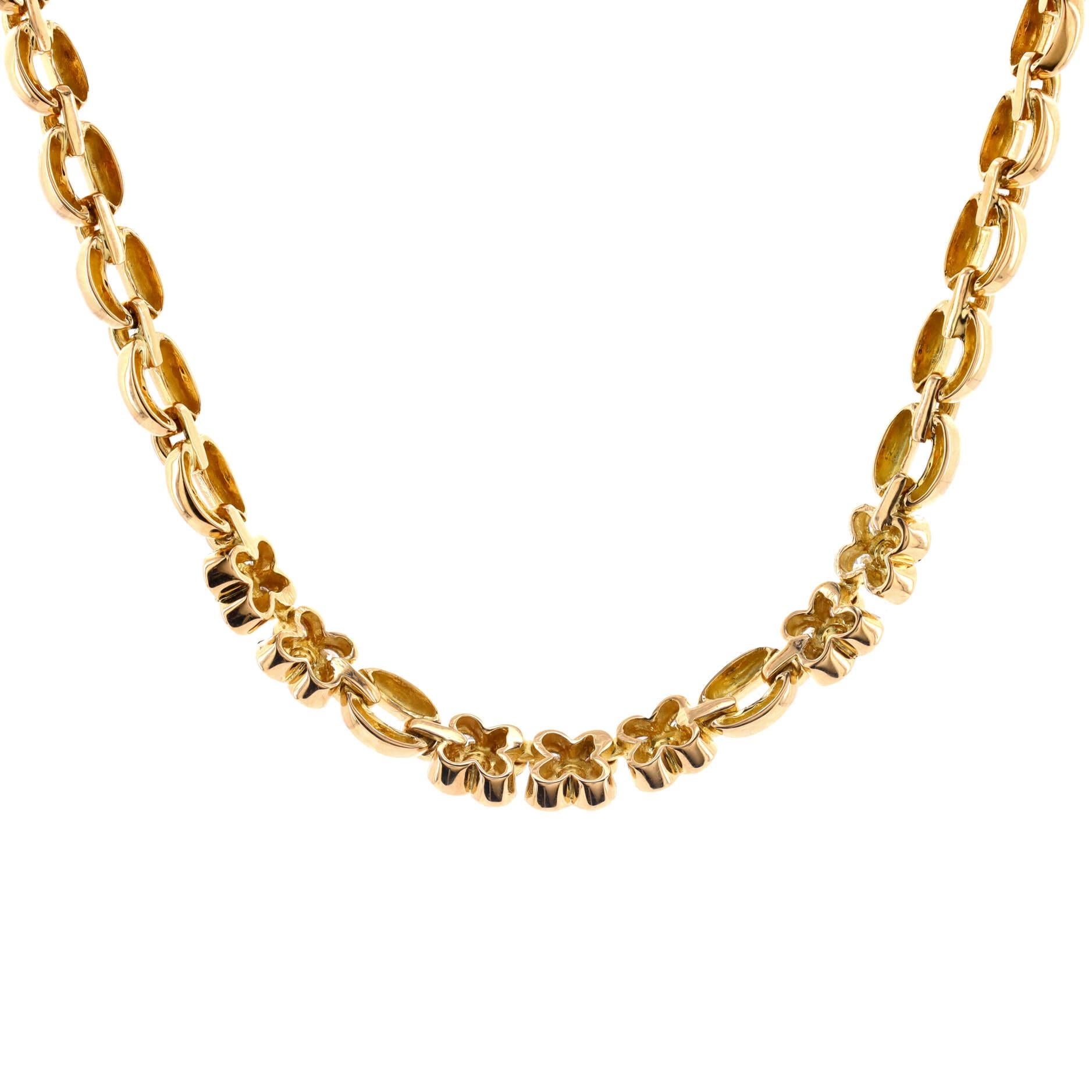 Van Cleef and Arpels Flower Chain Link Necklace 18k Yellow Gold with Diamonds For Sale at