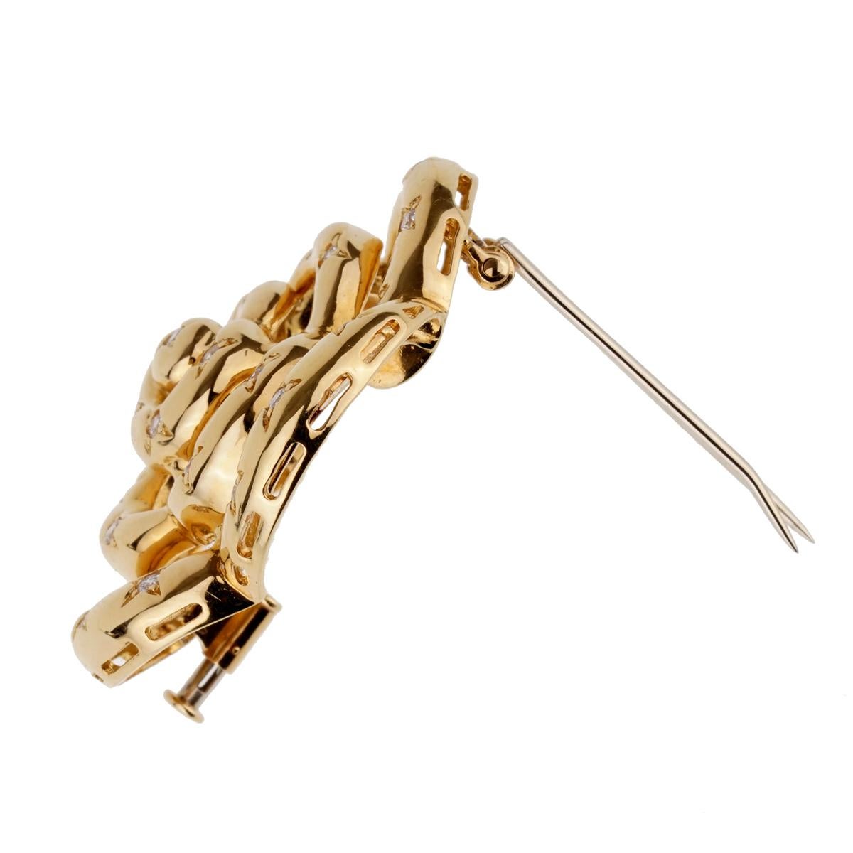 Women's or Men's Van Cleef & Arpels Flower Diamond Gold Brooch