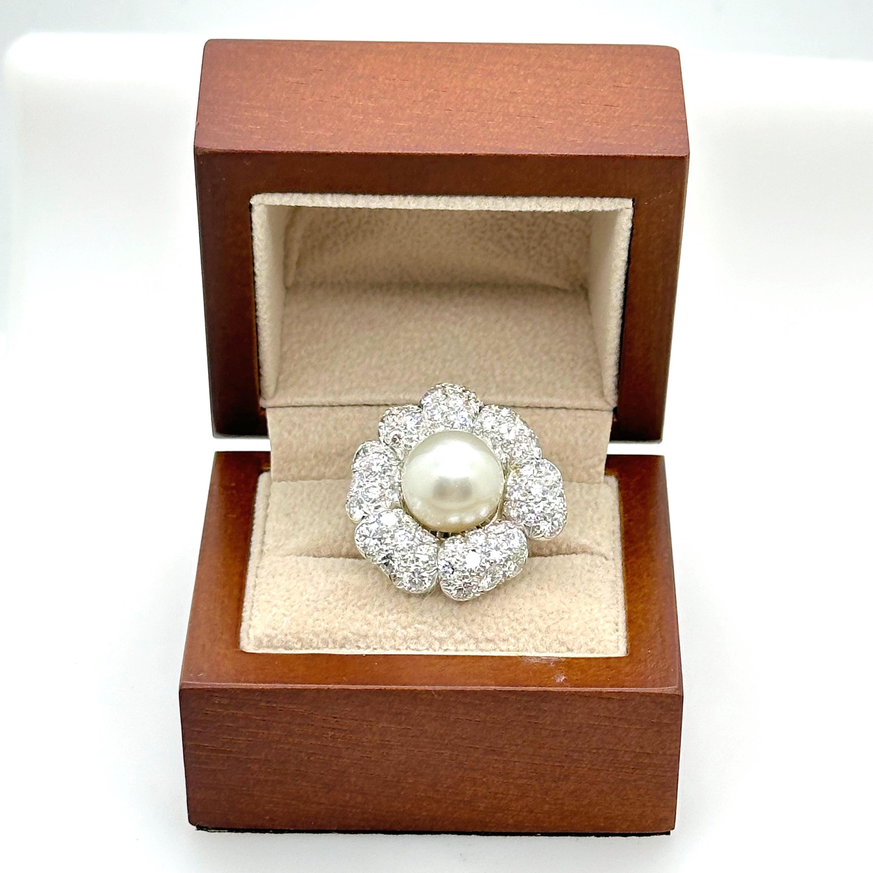Van Cleef & Arpels Ohrring aus 18 Karat Weißgold mit Blumenperlen und Diamanten 6