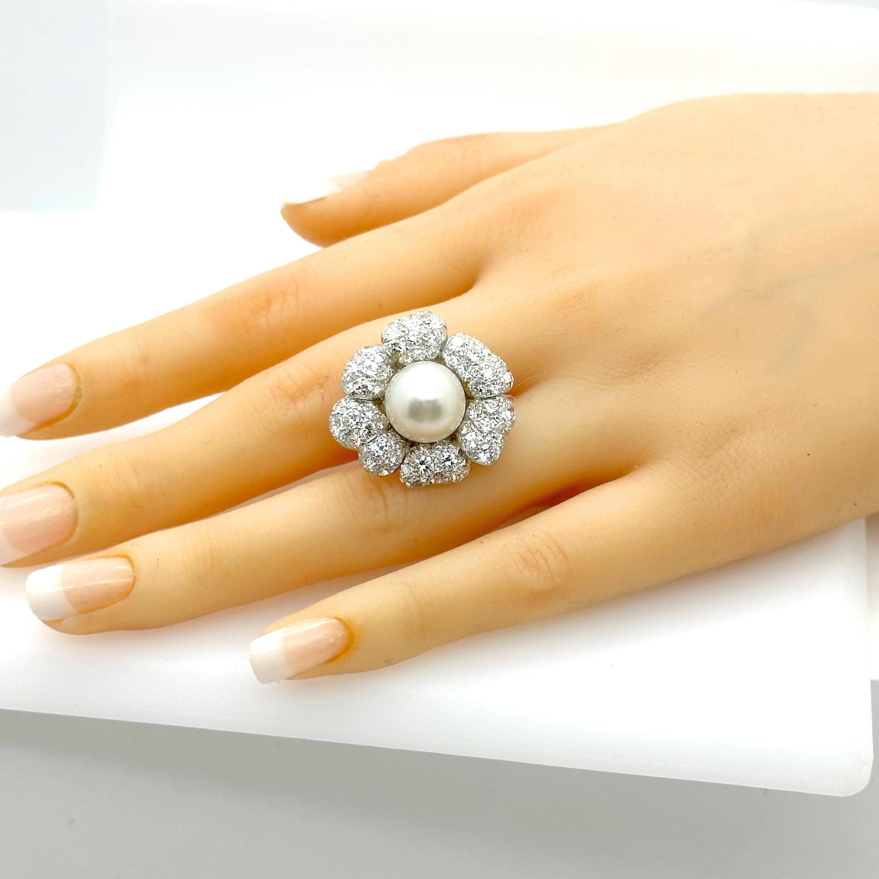 Van Cleef & Arpels Ohrring aus 18 Karat Weißgold mit Blumenperlen und Diamanten 8