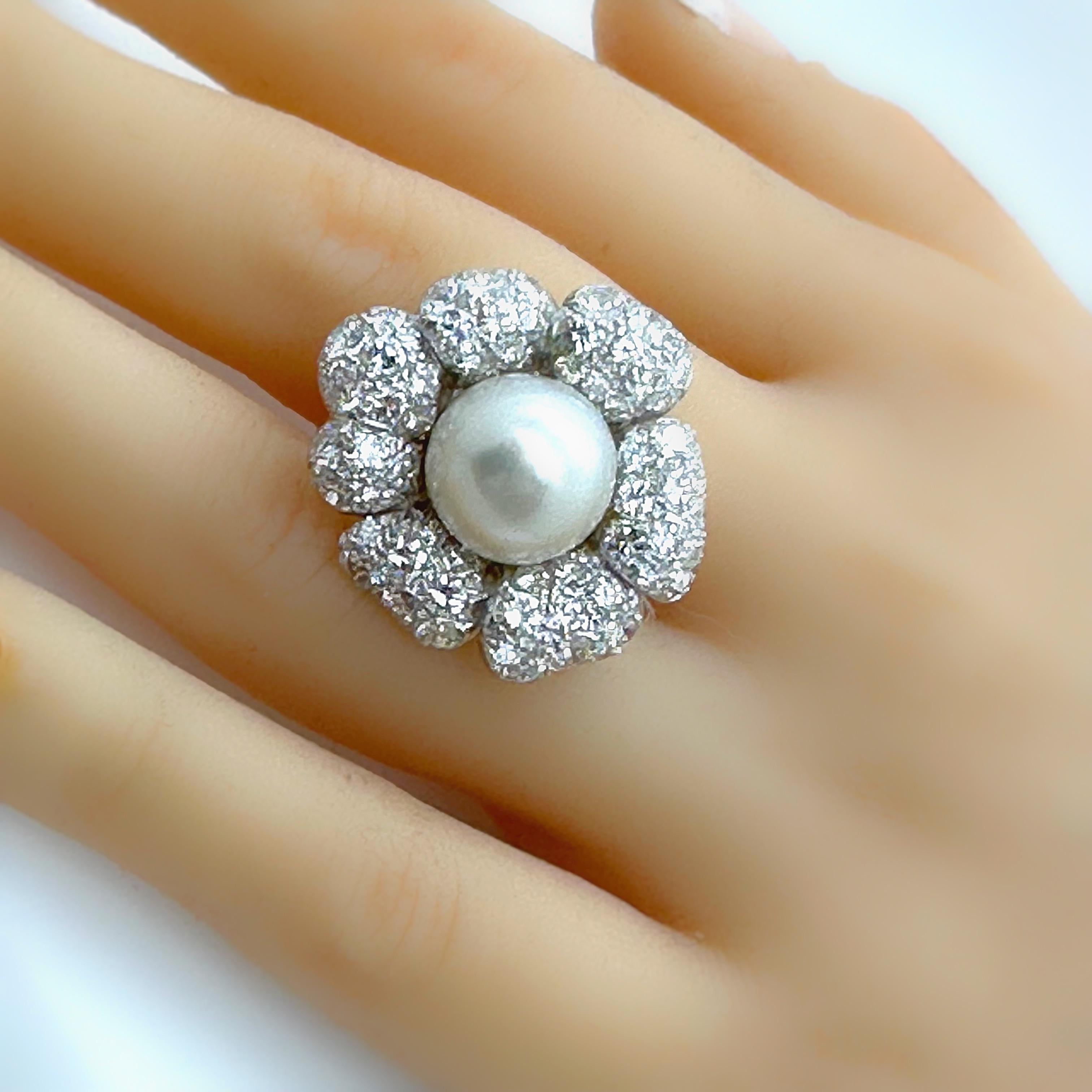 Van Cleef & Arpels Ohrring aus 18 Karat Weißgold mit Blumenperlen und Diamanten 9
