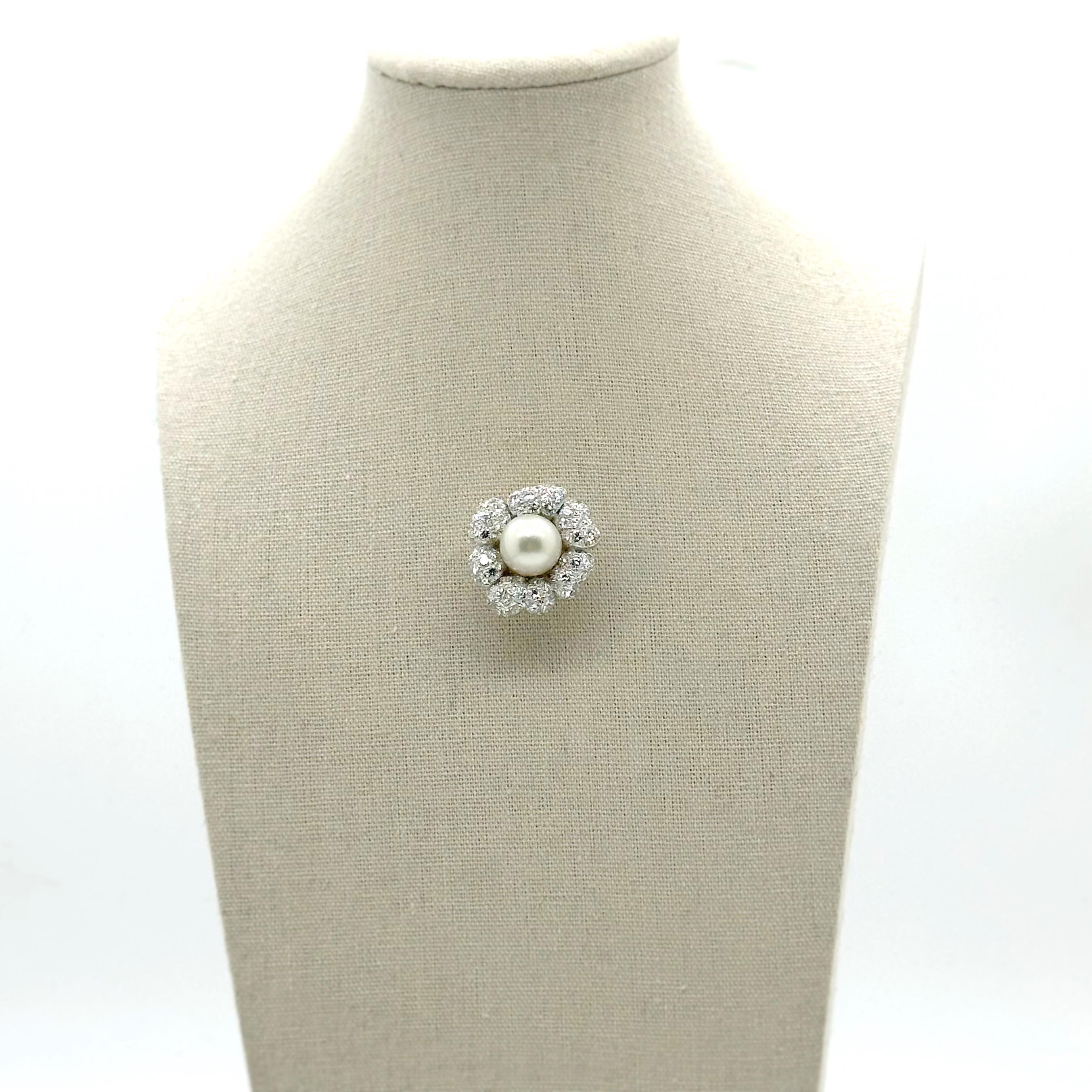Van Cleef & Arpels Ohrring aus 18 Karat Weißgold mit Blumenperlen und Diamanten 11
