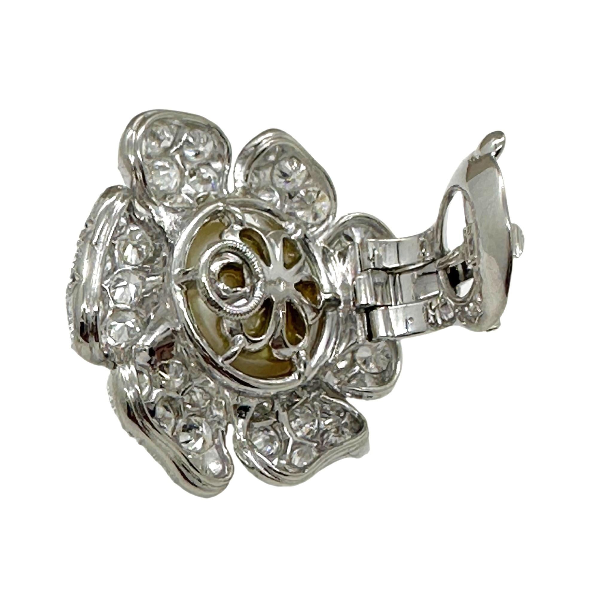 Van Cleef & Arpels Ohrring aus 18 Karat Weißgold mit Blumenperlen und Diamanten im Zustand „Hervorragend“ in San Diego, CA