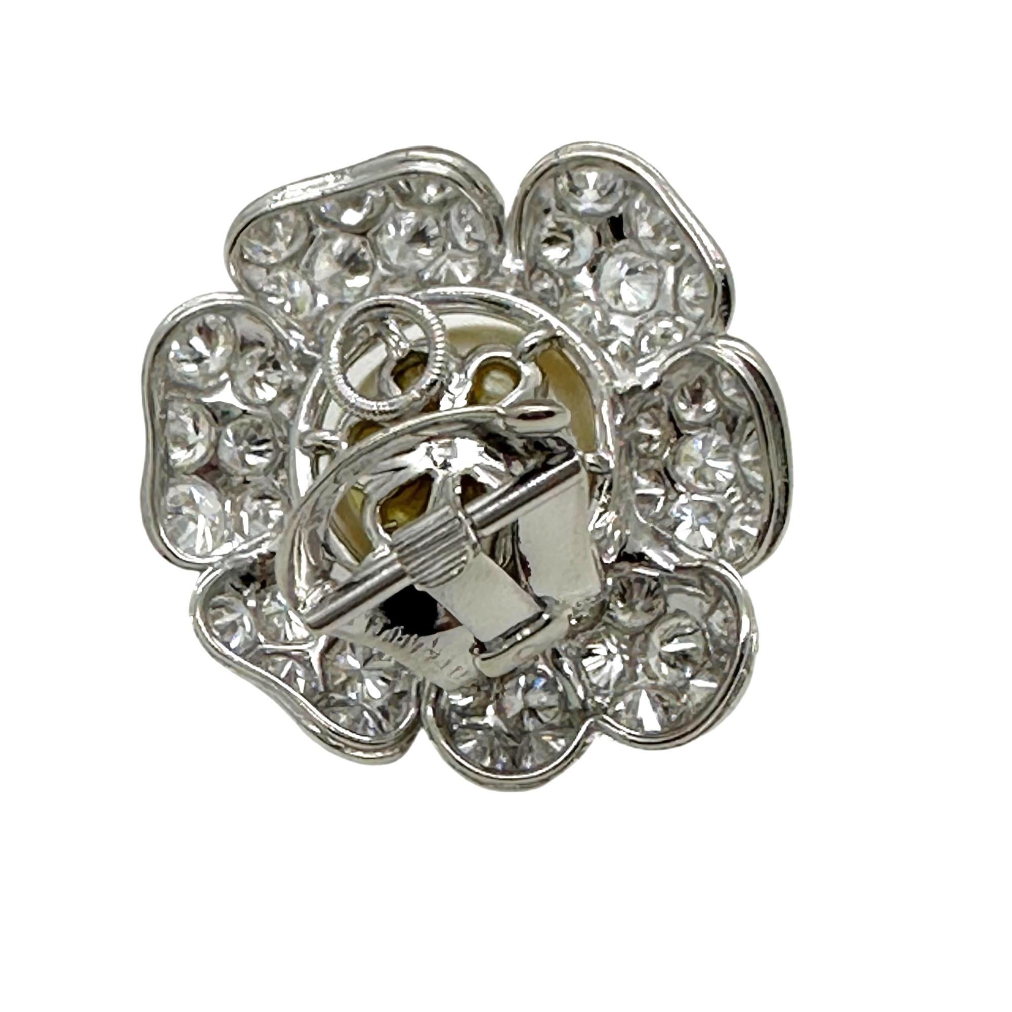 Van Cleef & Arpels Ohrring aus 18 Karat Weißgold mit Blumenperlen und Diamanten 2