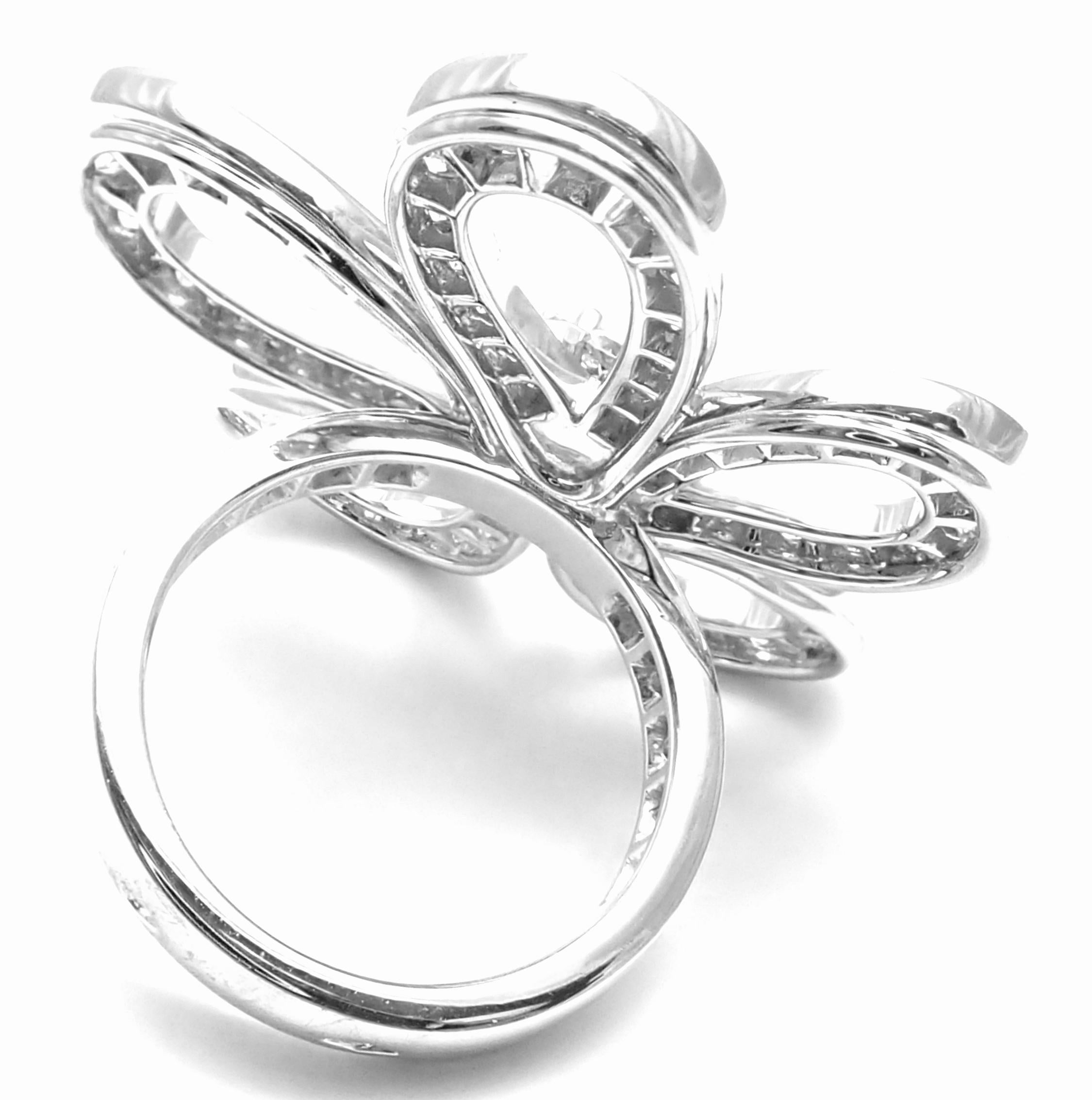 Van Cleef & Arpels Flowerlace Diamond Large White Gold Ring In Excellent Condition In Holland, PA