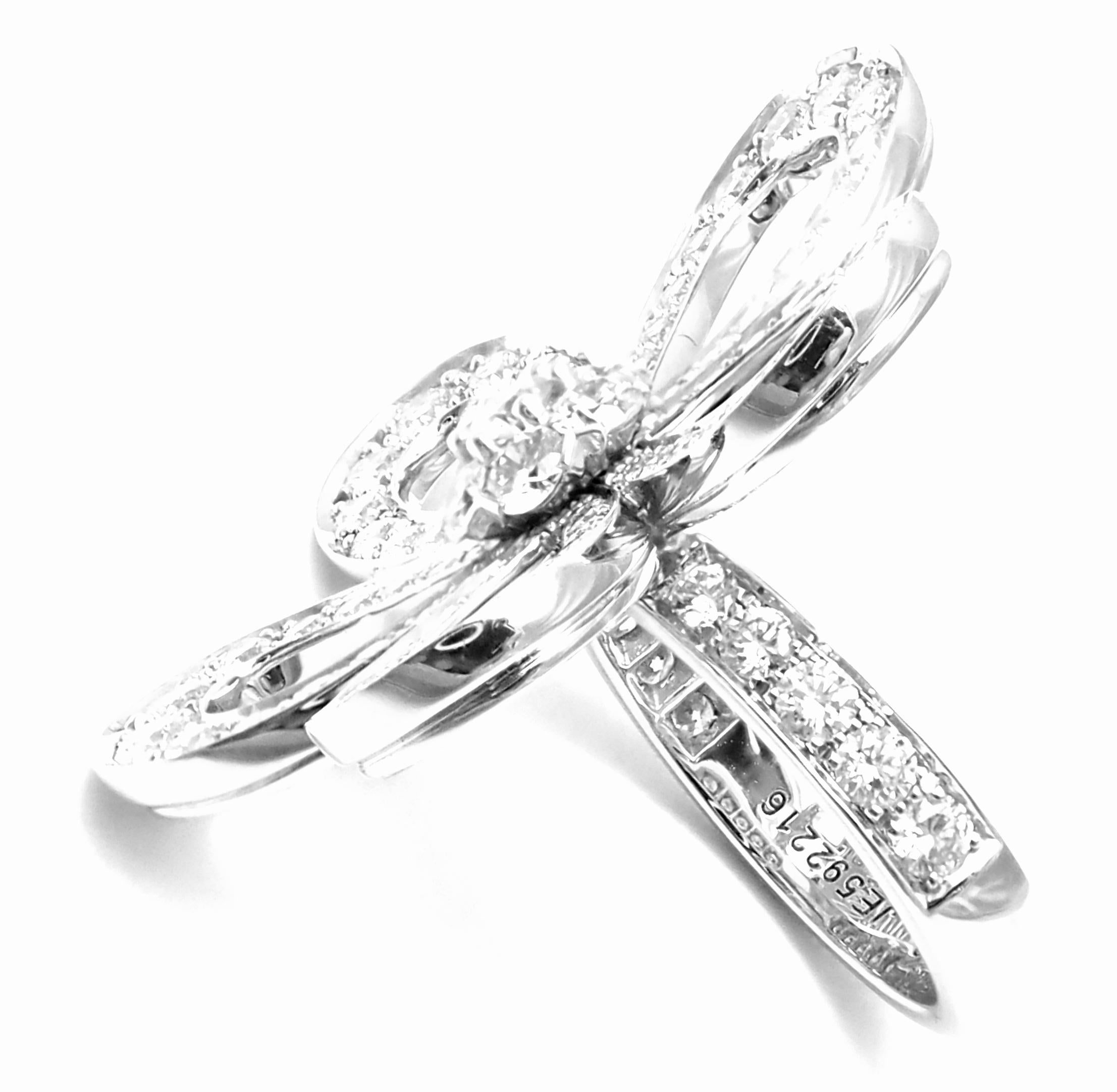 Women's or Men's Van Cleef & Arpels Flowerlace Diamond Large White Gold Ring