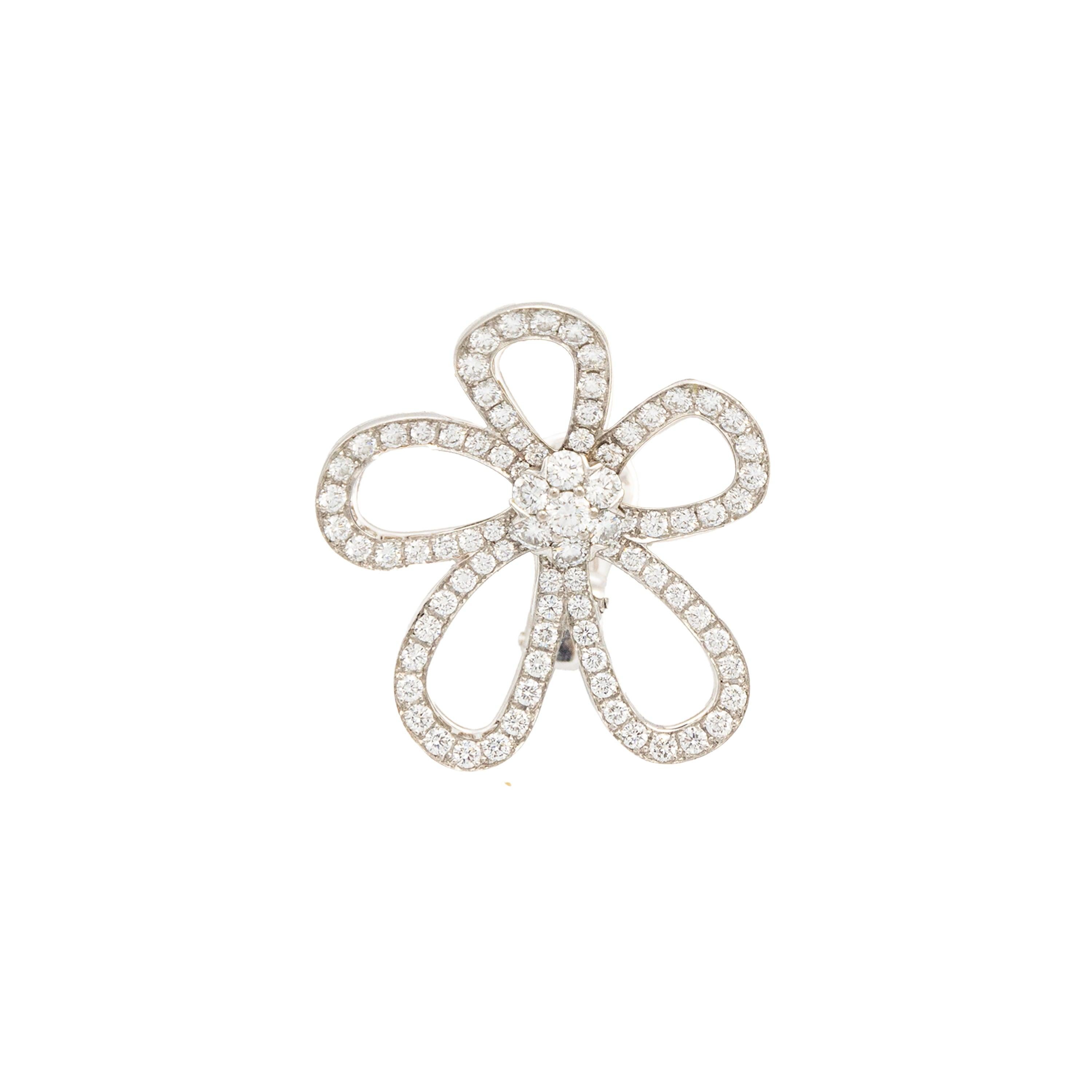 Women's Van Cleef & Arpels Flowerlace Earrings - '90s For Sale