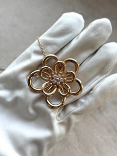 Van Cleef & Arpels Pendentif et bague à clip en or Flowerlace