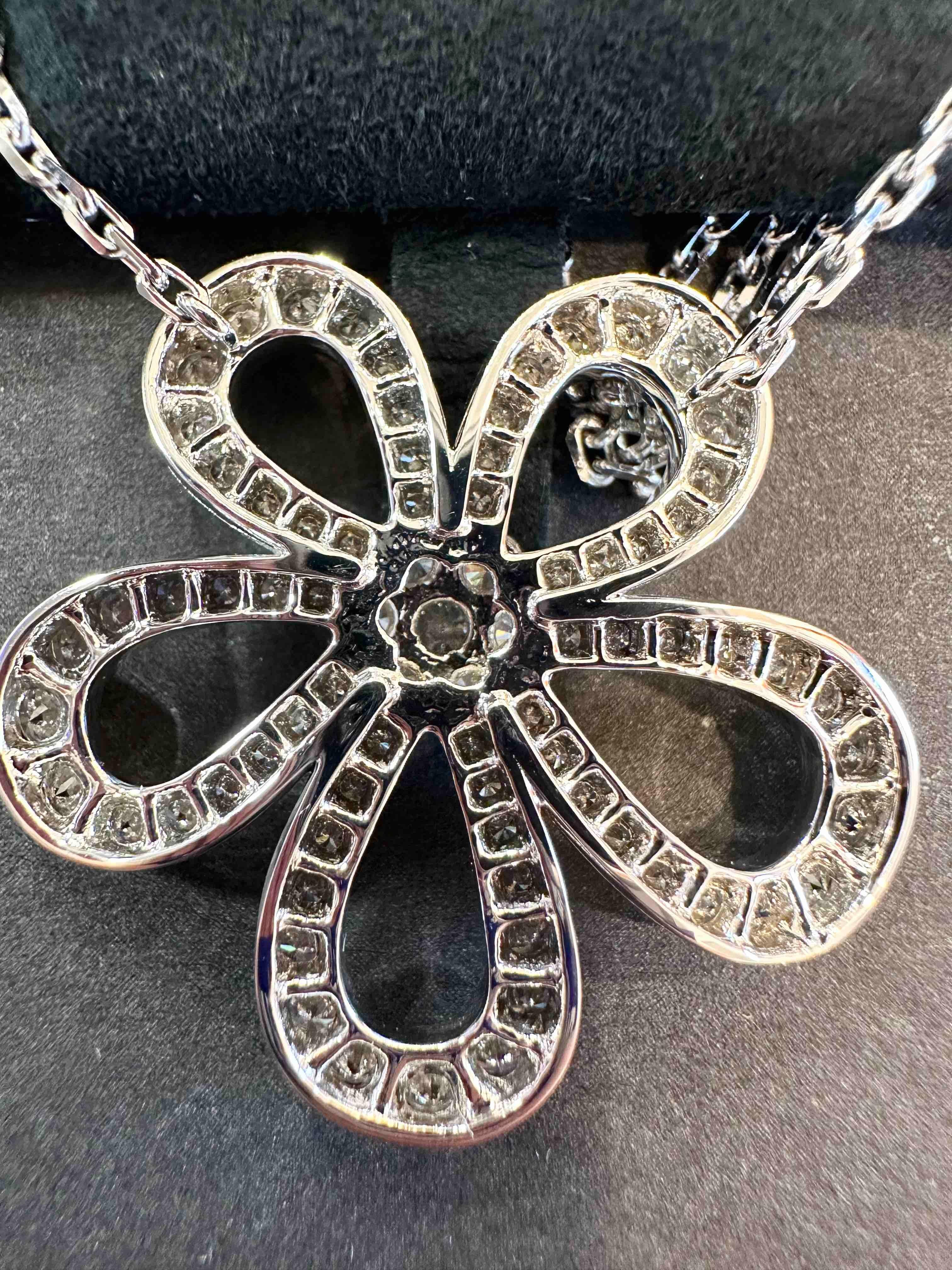 Van Cleef & Arpels Flowerlace Pendant Necklace, White Gold, Diamonds 5