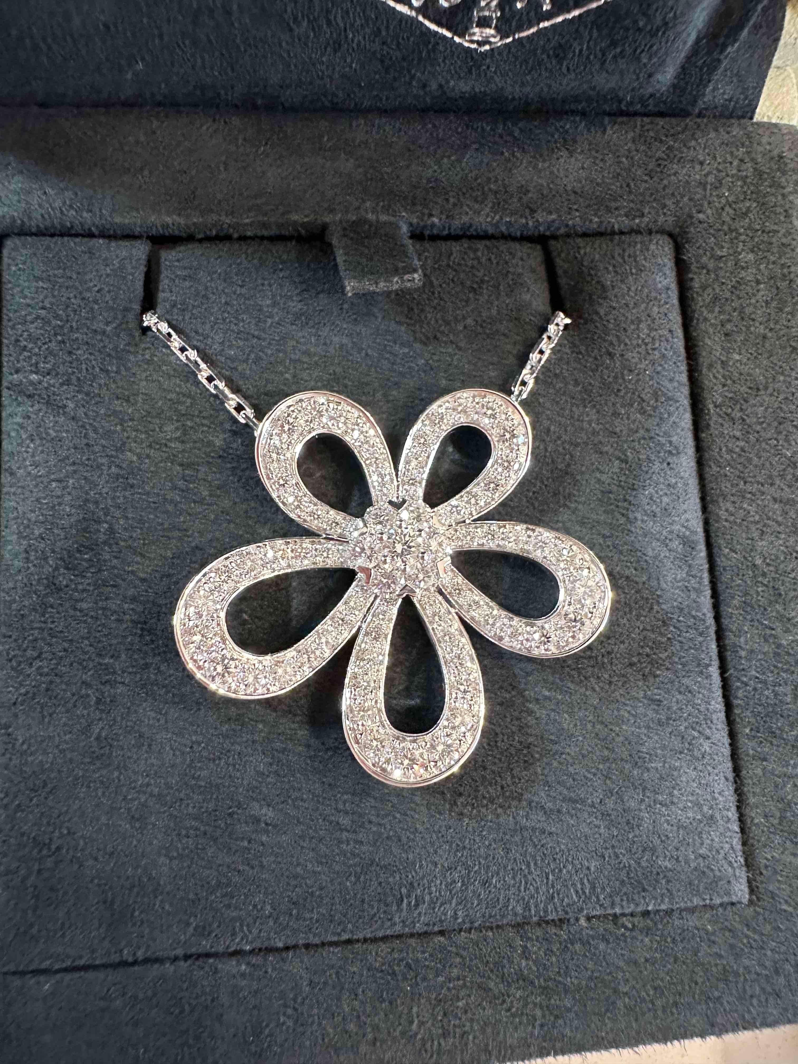 Modern Van Cleef & Arpels Flowerlace Pendant Necklace, White Gold, Diamonds