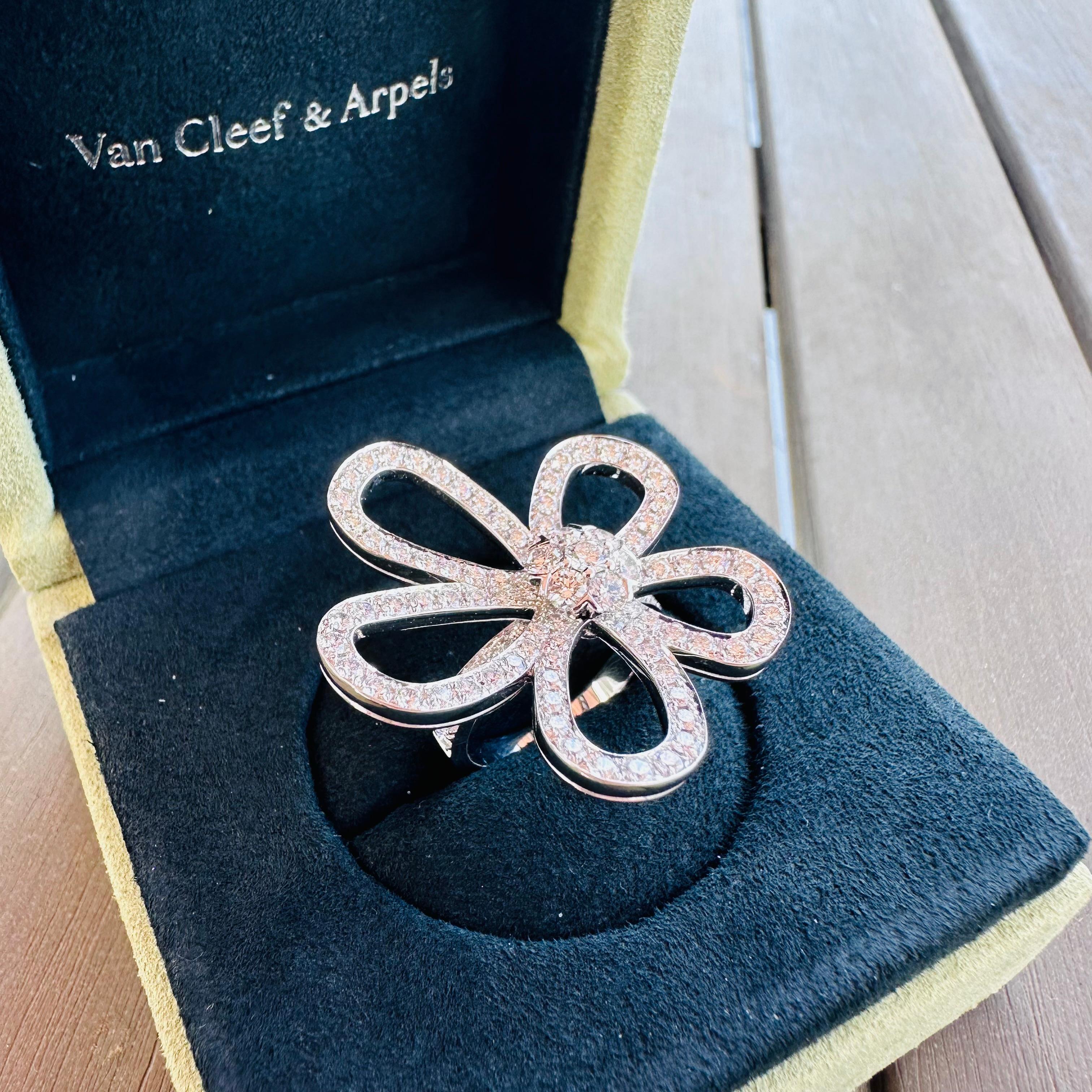 Van Cleef & Arpels Blumenlace-Ring im Zustand „Gut“ in Beverly Hills, CA