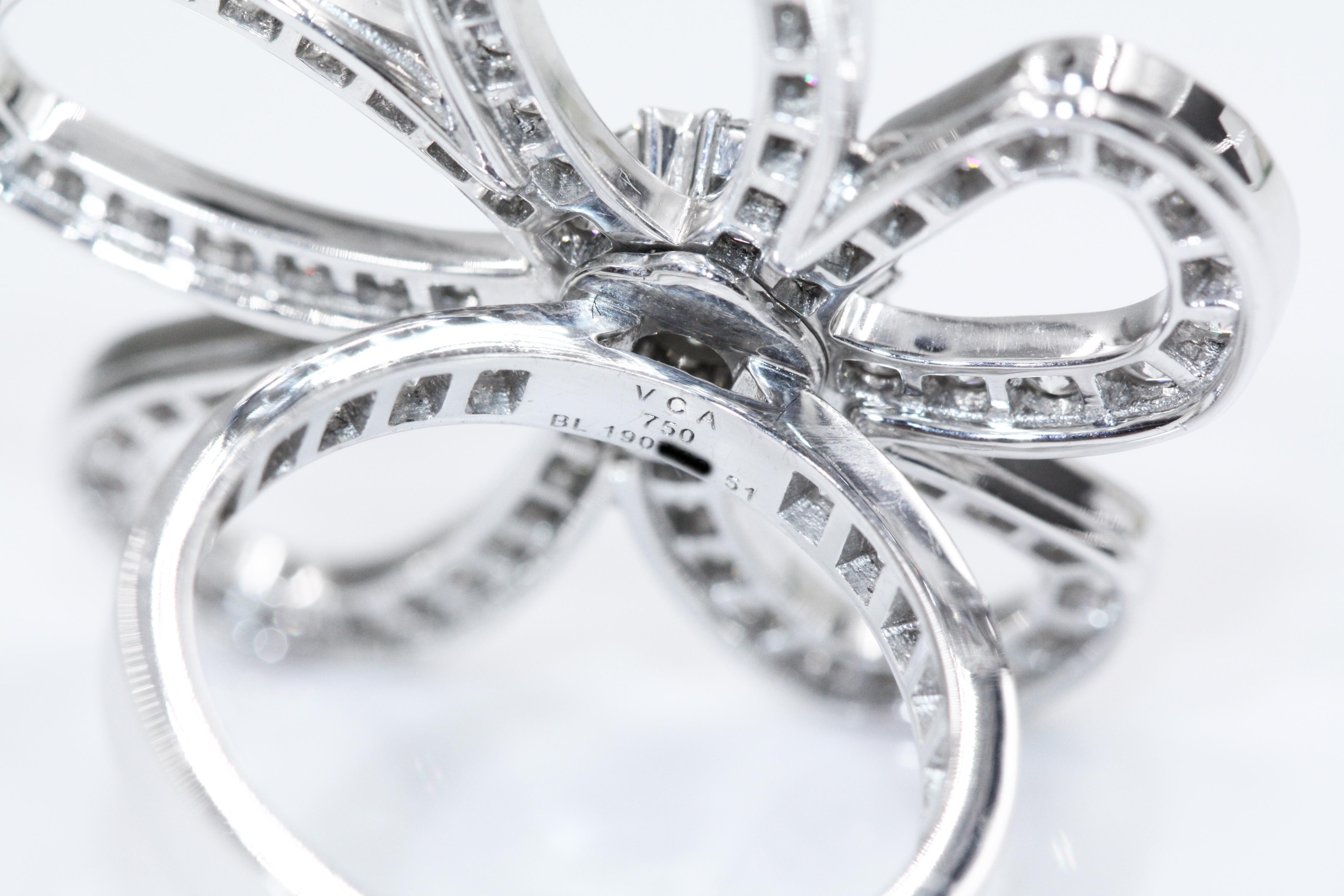 Women's Van Cleef & Arpels Flowerlace Ring White Gold, Diamond For Sale