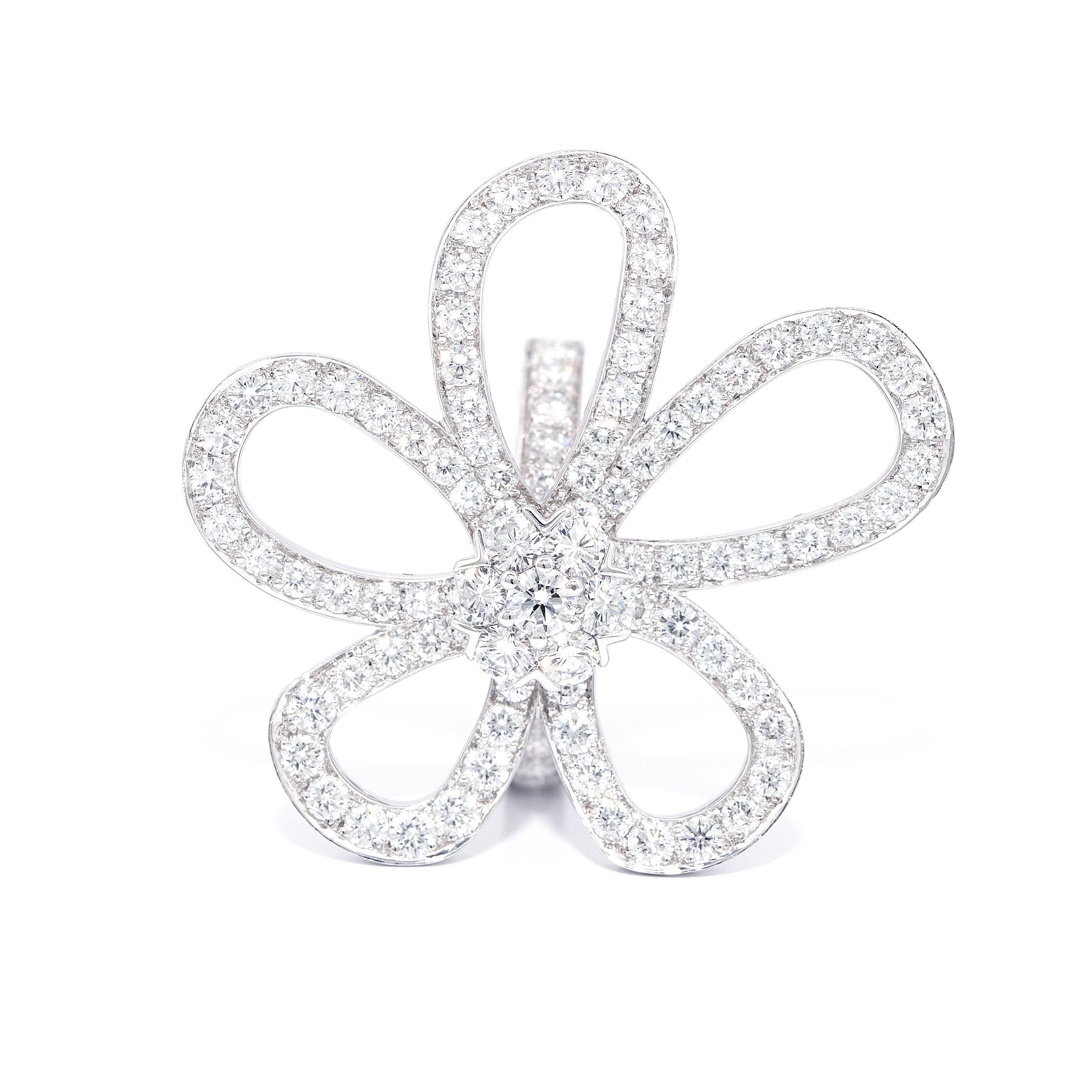 Women's or Men's Van Cleef & Arpels Flowerlace Ring White Gold, Diamond For Sale