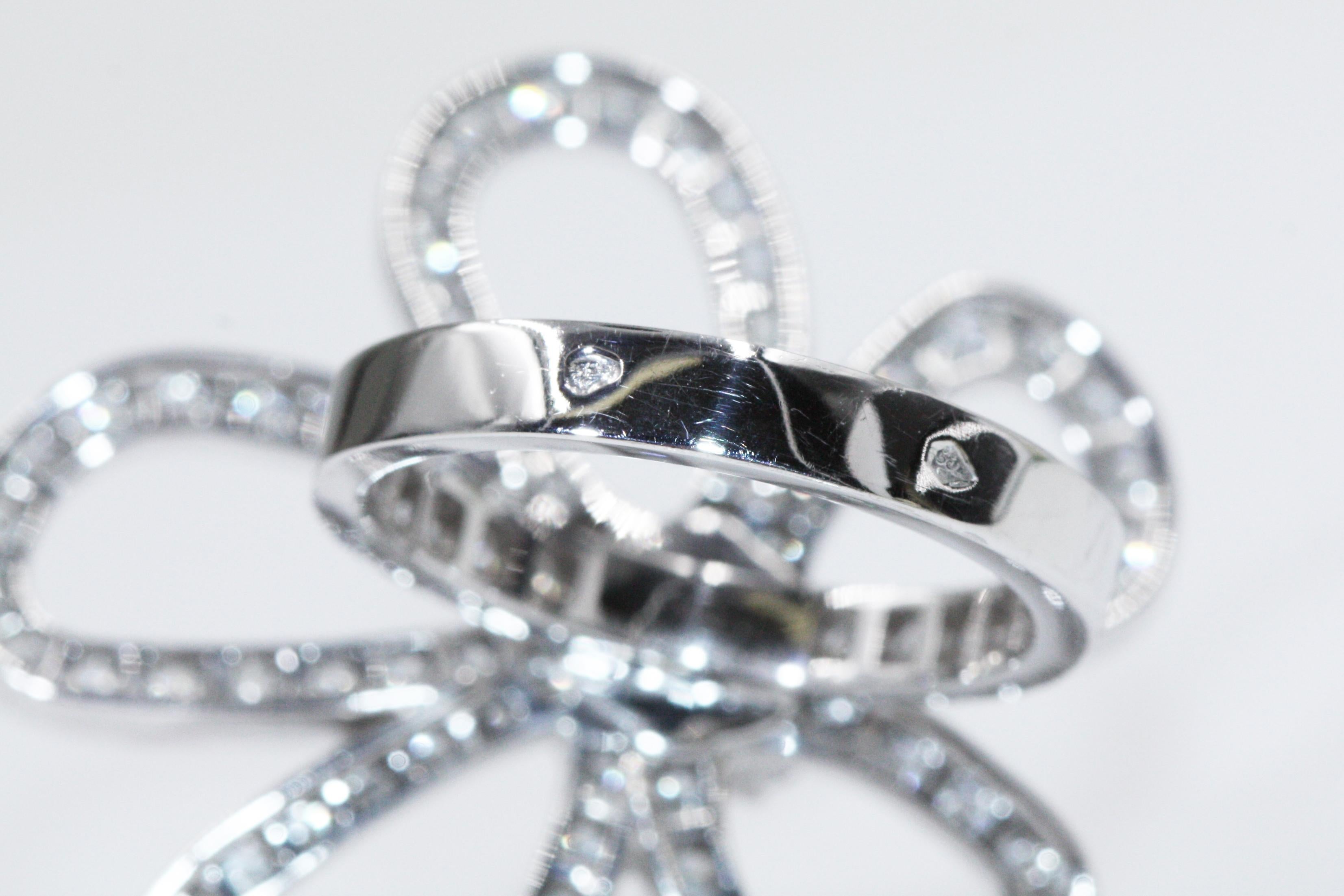 Van Cleef & Arpels Flowerlace Ring White Gold, Diamond For Sale 1