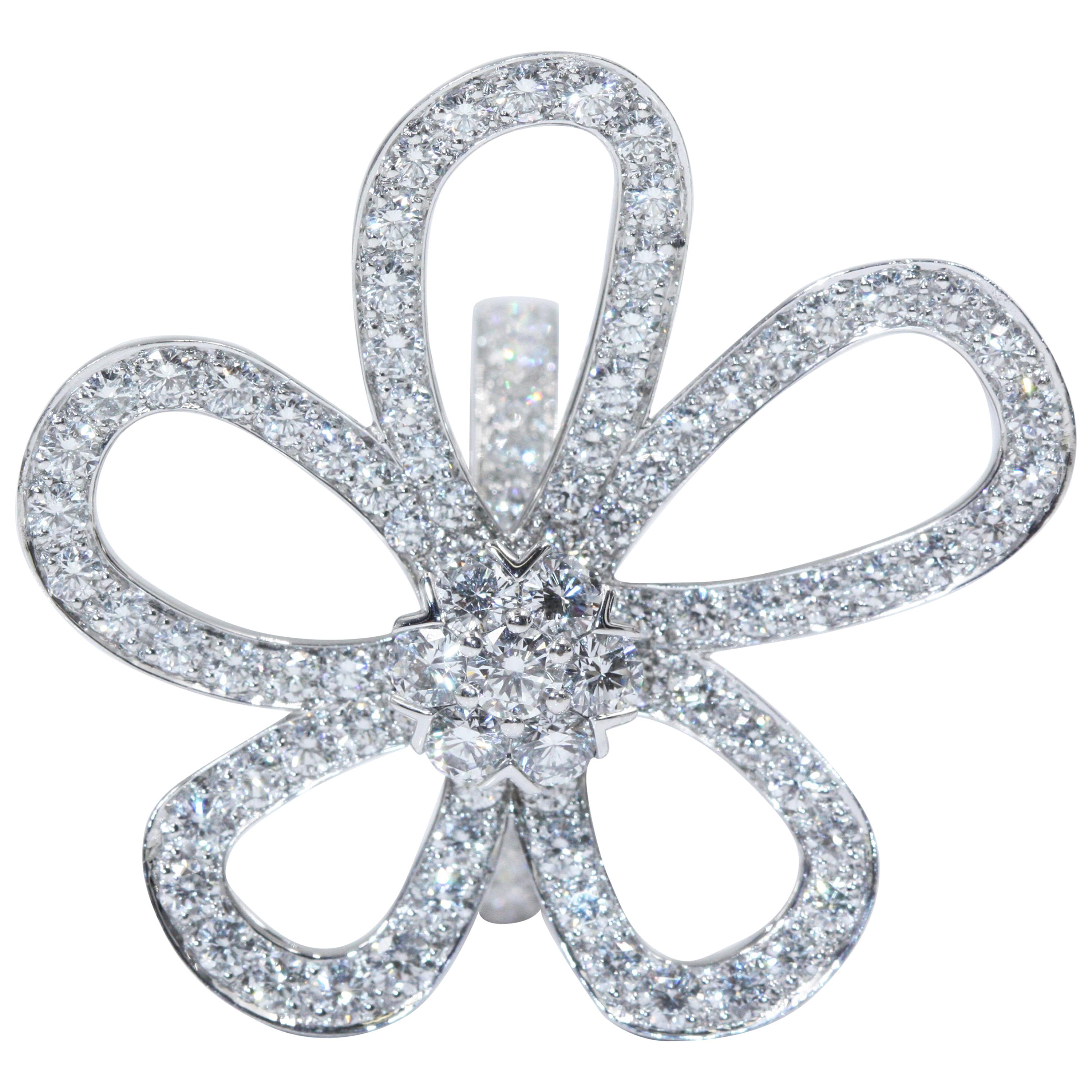 Van Cleef & Arpels Flowerlace Ring White Gold, Diamond For Sale