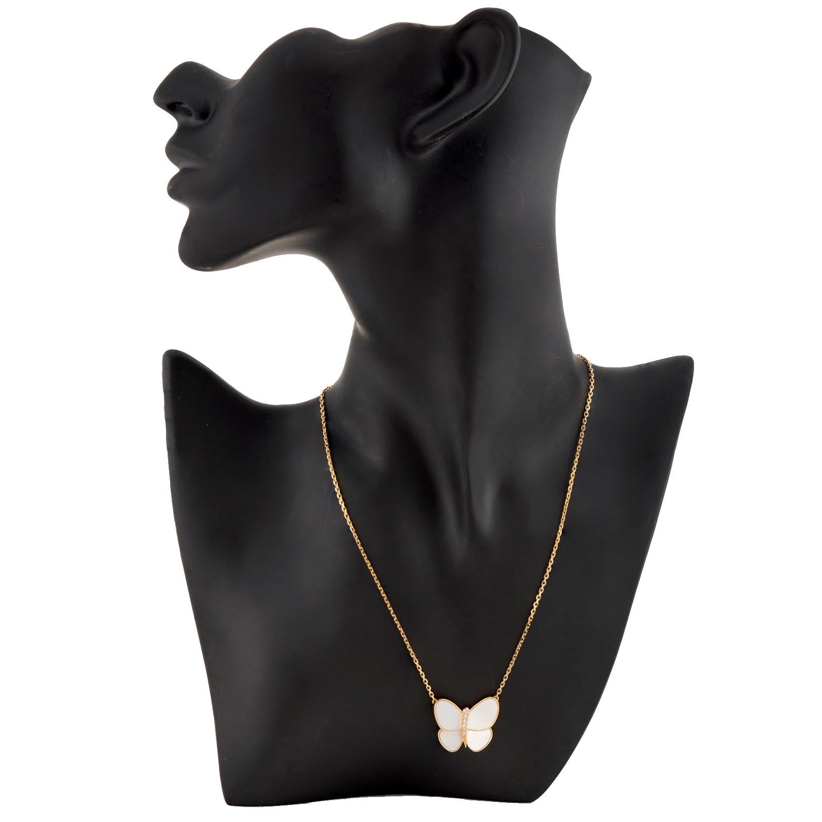 Women's VAN CLEEF & ARPELS Flying Beauties Diamond Yellow Gold MOP Butterfly Necklace CO For Sale