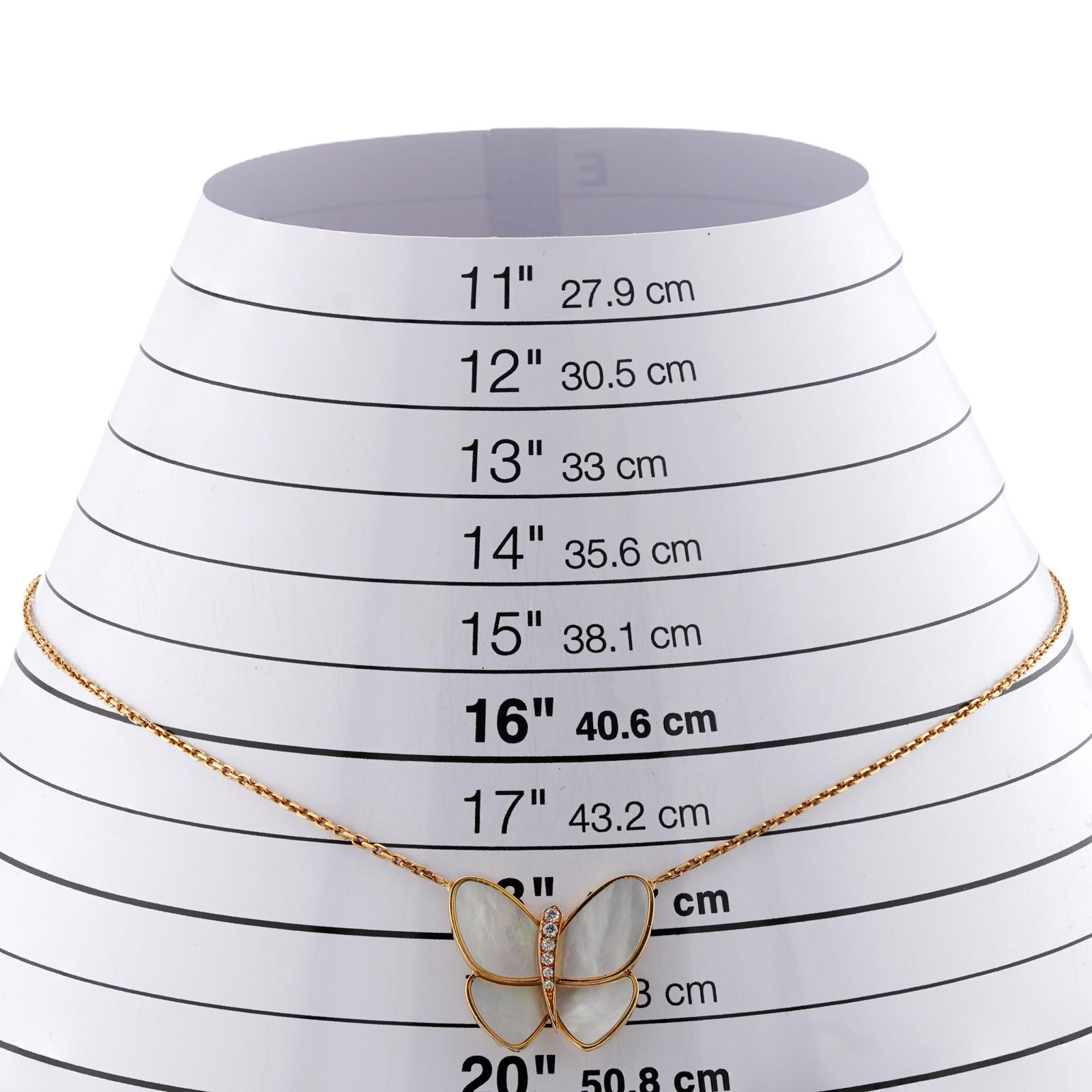 Van Cleef & Arpels Collier papillon Flying Beauties diamant or jaune MOP en vente 2
