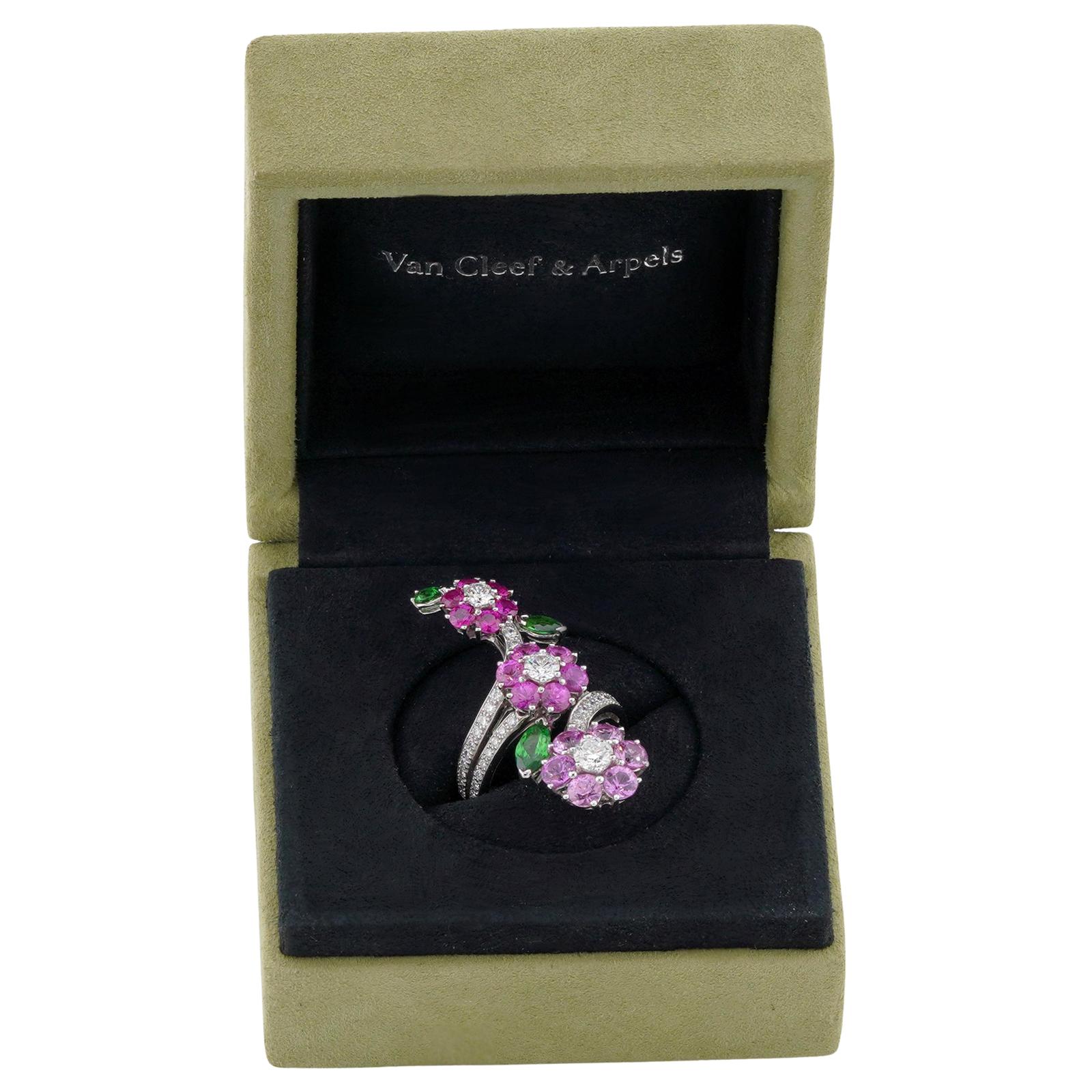 Brilliant Cut VAN CLEEF & ARPELS Folie des Pres Broderie Diamond Gold Earrings & Ring Set For Sale