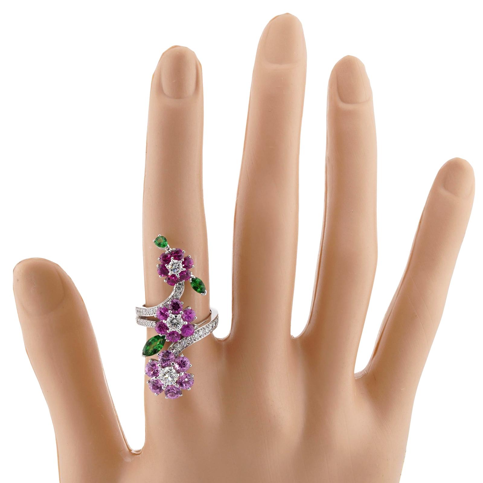 VAN CLEEF & ARPELS Folie des Pres Broderie Diamond Gold Earrings & Ring Set For Sale 1