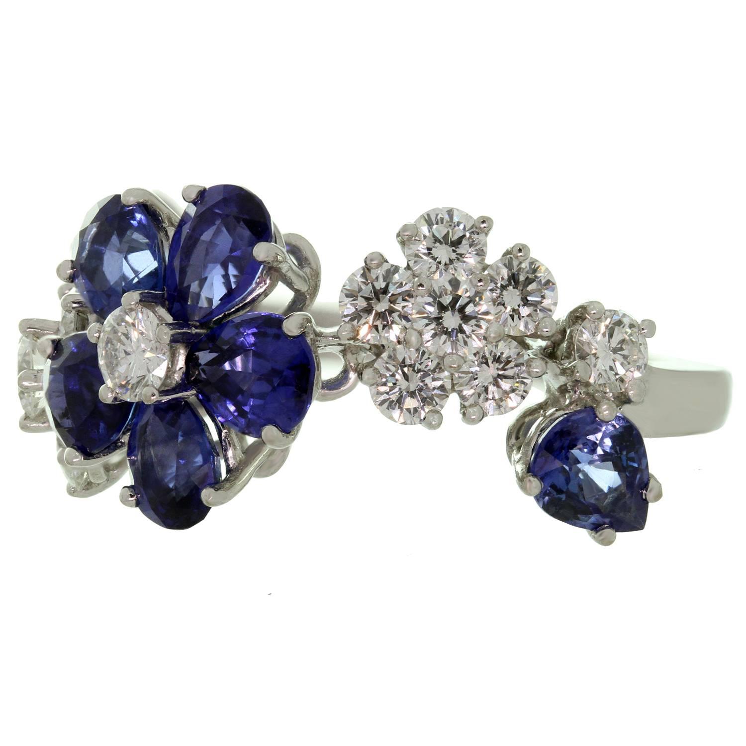 Van Cleef & Arpels Folie Des Pres Diamond Blue Sapphire White Gold Flower Ring In Excellent Condition In New York, NY