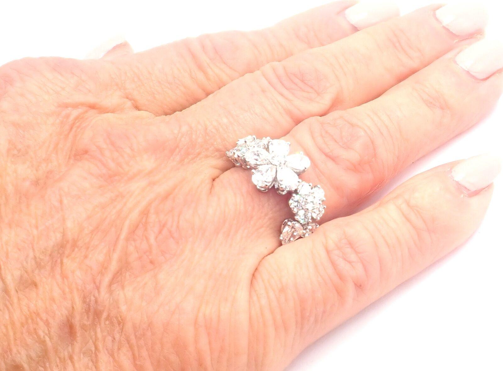 Van Cleef & Arpels Folie des Pres Bague fleur en or blanc en vente 6