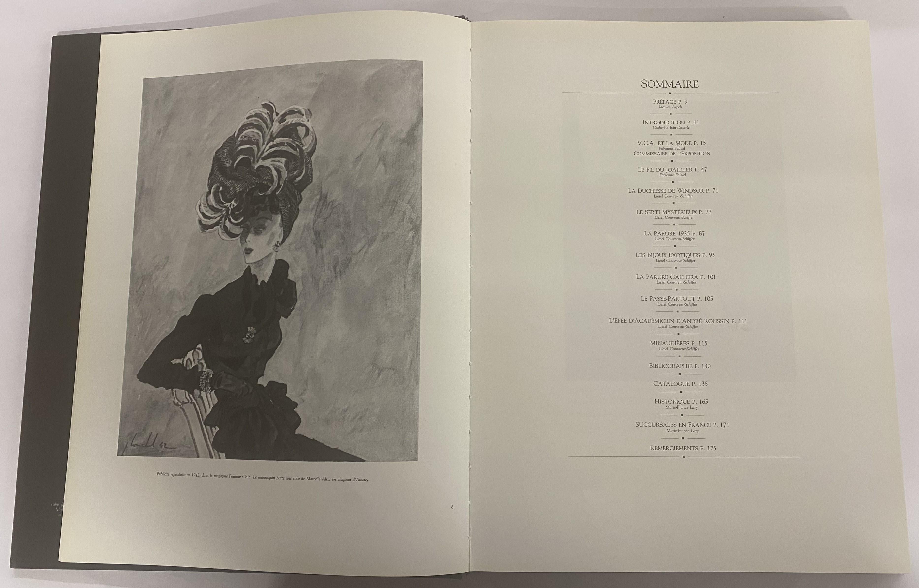 Van Cleef & Arpels ist ein französisches Luxusschmuckunternehmen, das 1896 von dem niederländischen Diamantenschleifer Alfred Van Cleef und seinem Schwiegervater Salomon Arpels in Paris gegründet wurde. Ihre Stücke sind oft mit Blumen, Tieren und