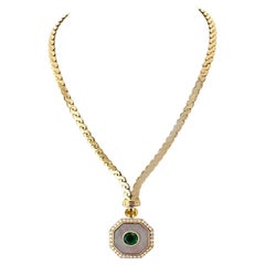 Van Cleef & Arpels Halskette mit Anhänger mit Saphir, grünem Smaragd und Diamant