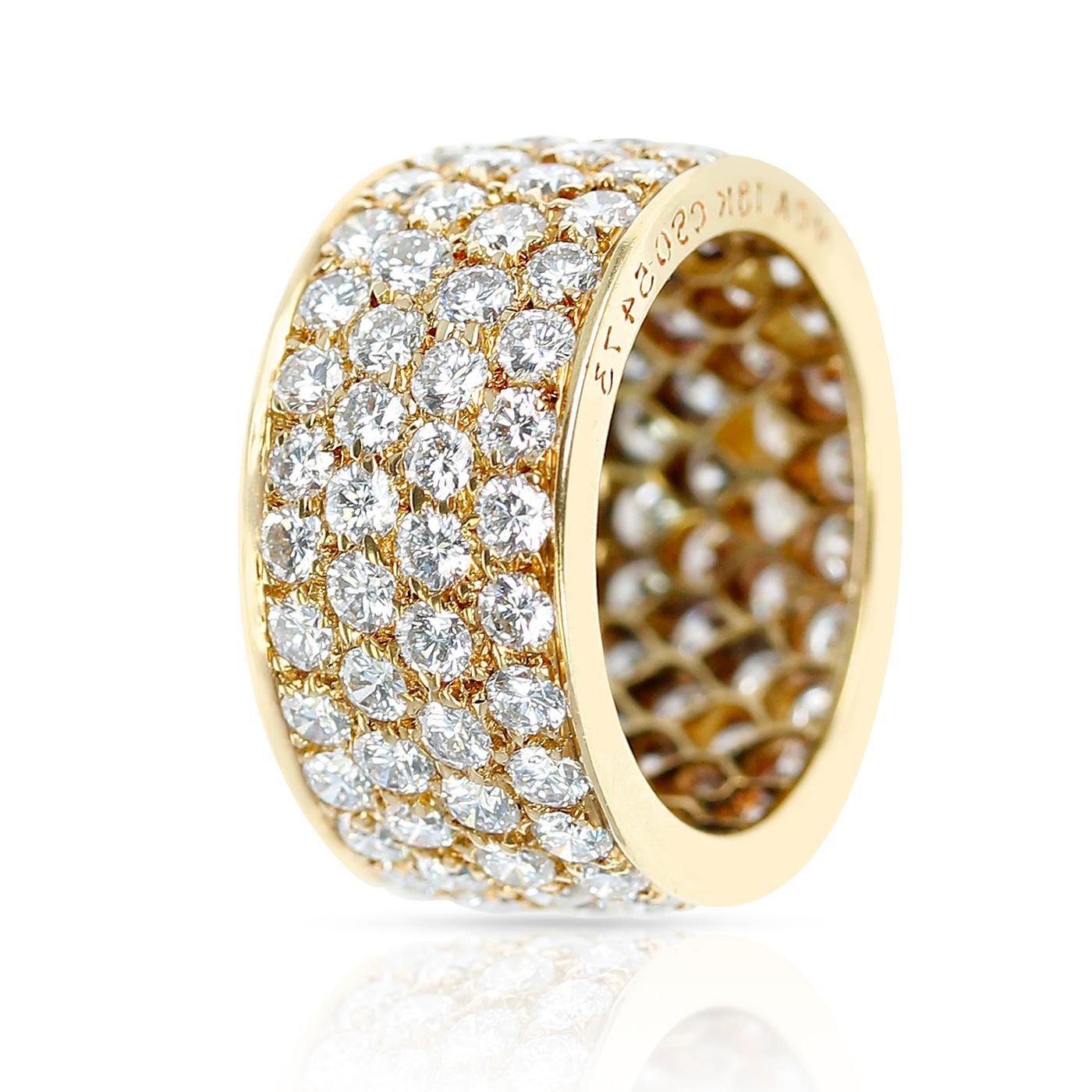 Une bague Van Cleef & Arpels à quatre rangées de diamants en or jaune 18 carats. Taille de l'anneau 5.25 US. Poids total : 7,55 grammes. 