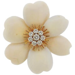 Van Cleef & Arpels France Broche en or, corail et diamants