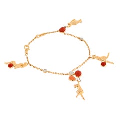 Van Cleef & Arpels France Bracelet à breloques en or rose, corail, pierre de lune et diamants