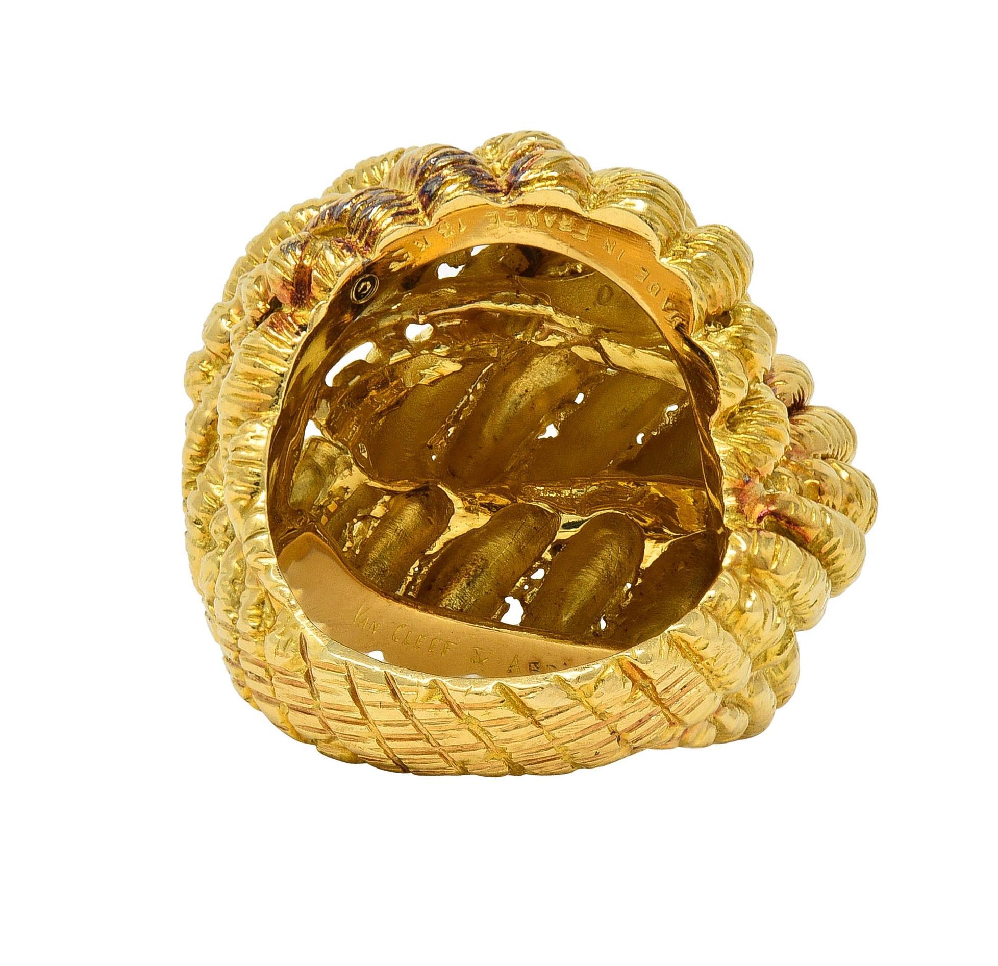 Van Cleef & Arpels French 1960 18K Gold Twisted Rope Knot Vintage Dome Ring For Sale 1