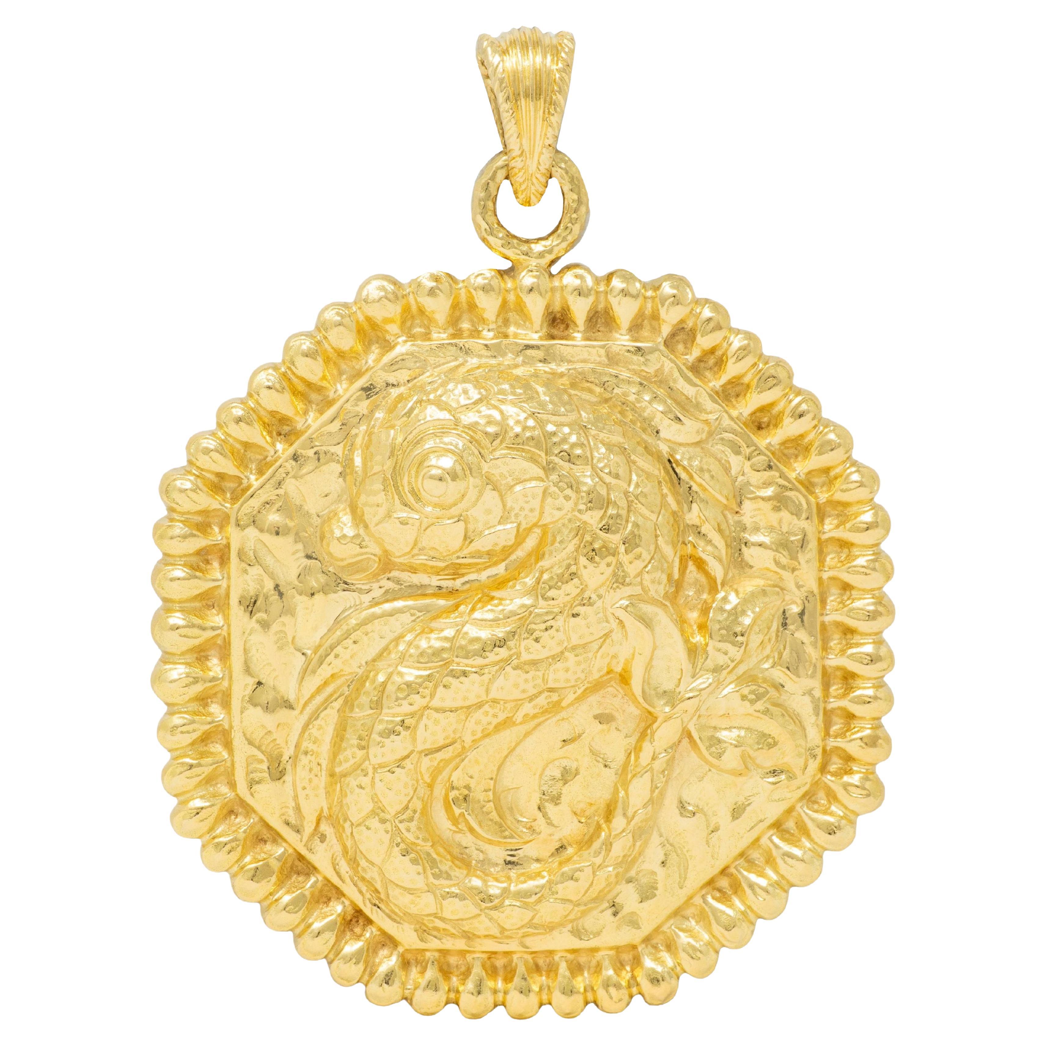 Colgante de pez koi vintage de oro amarillo de 18 quilates de los años 70 Van Cleef 
Arpels franceses en venta