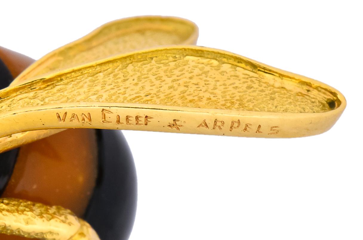 Van Cleef & Arpels French 1970s Onyx Amber Chrysoprase 18 Karat Gold Bee Bug Pin 4