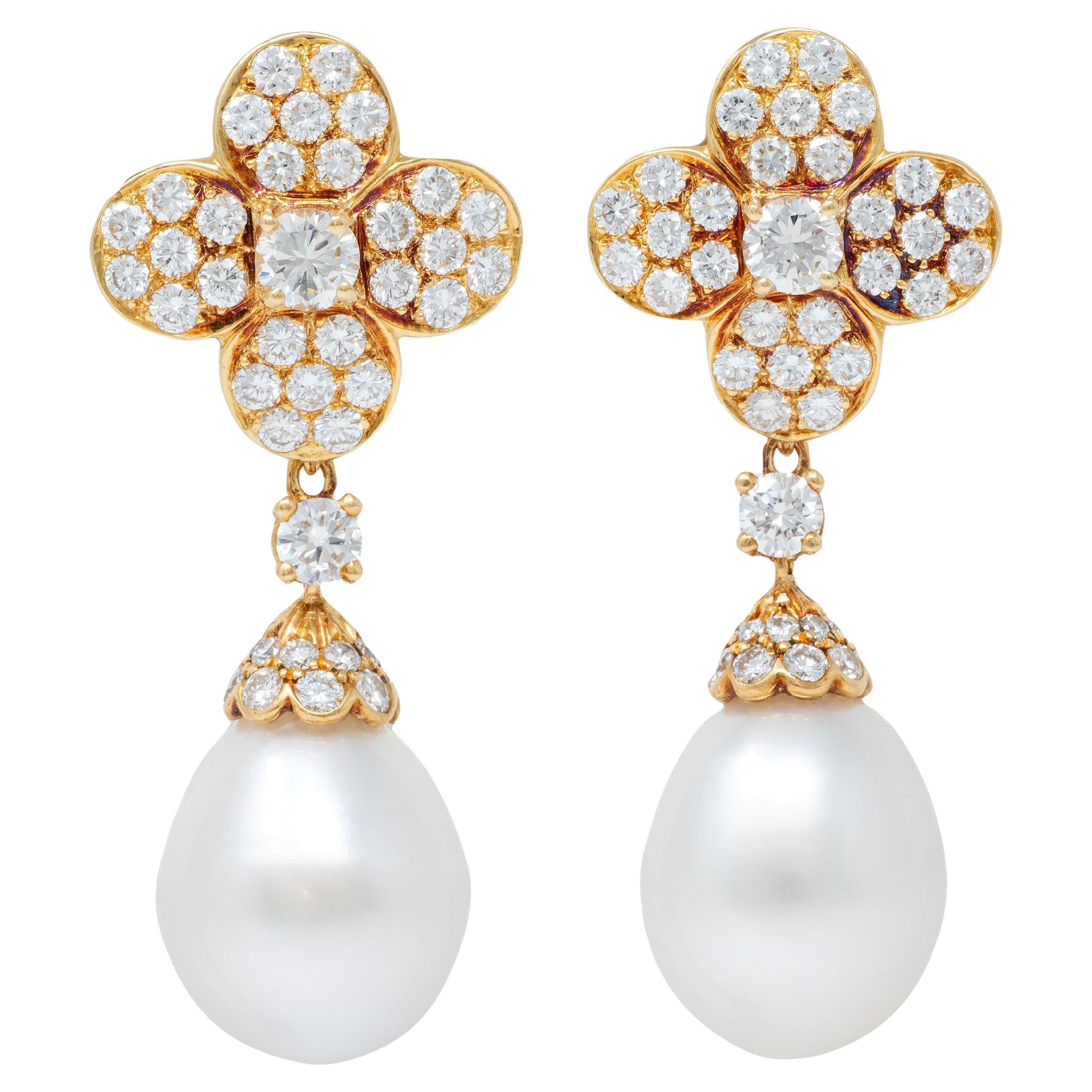 Van Cleef 
Arpels French 1980 Diamond Pearl Alhambra Day-To-Night Earrings in vendita