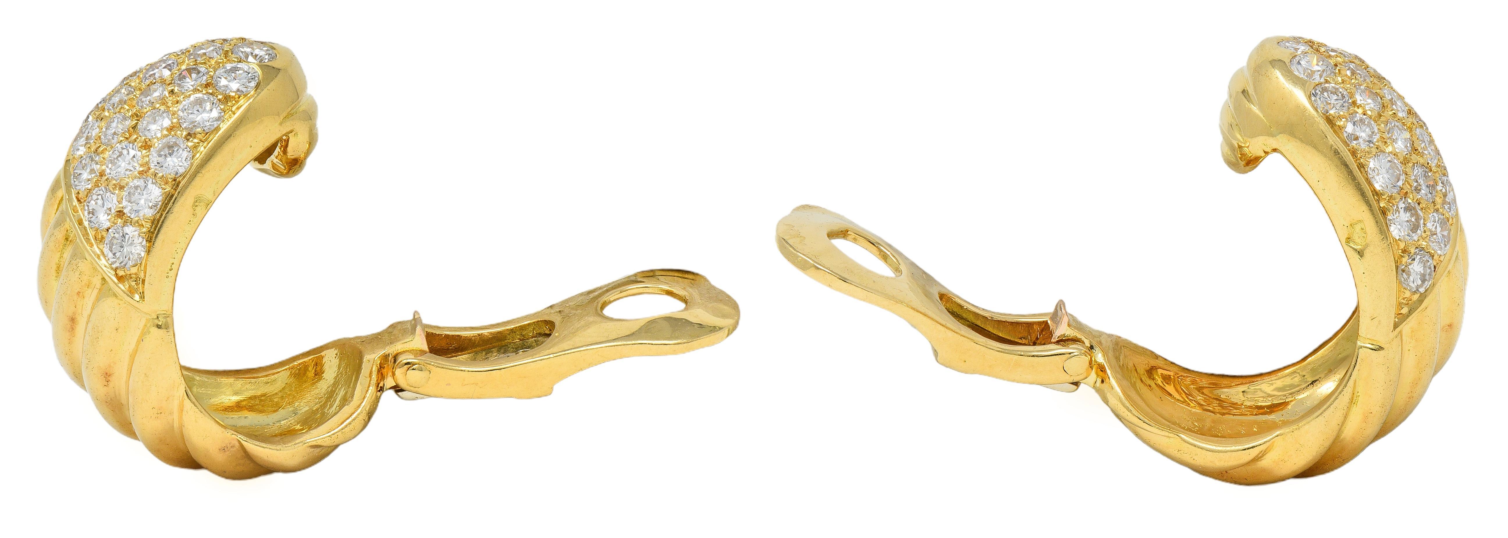 Van Cleef & Arpels - Orecchini a cerchio con diamante in oro 18 carati degli anni '80 In condizioni ottime in vendita a Philadelphia, PA