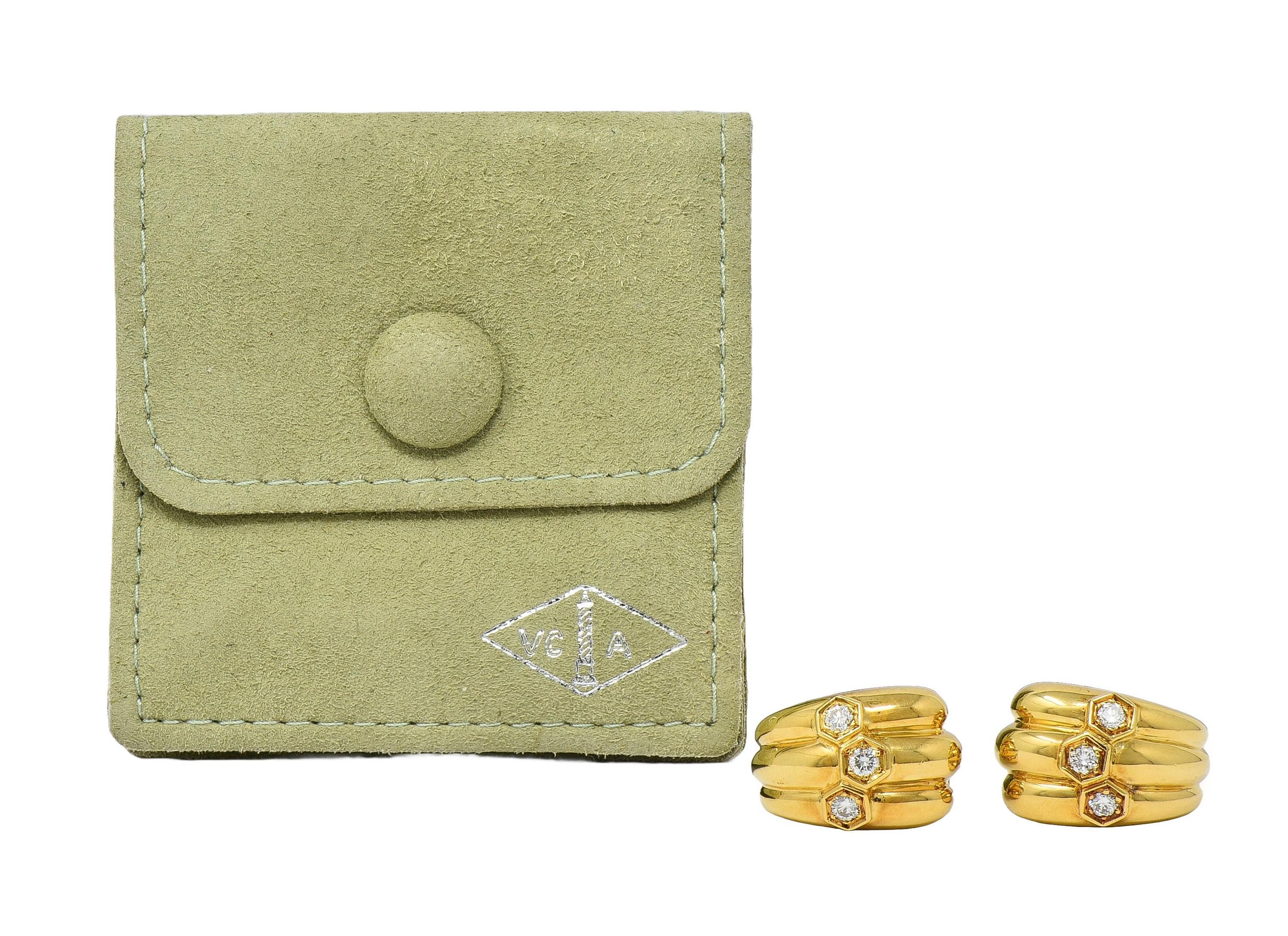 Taglio brillante Van Cleef & Arpels French 1991 Orecchini a cerchio a J d'epoca con diamanti in oro 18 carati in vendita