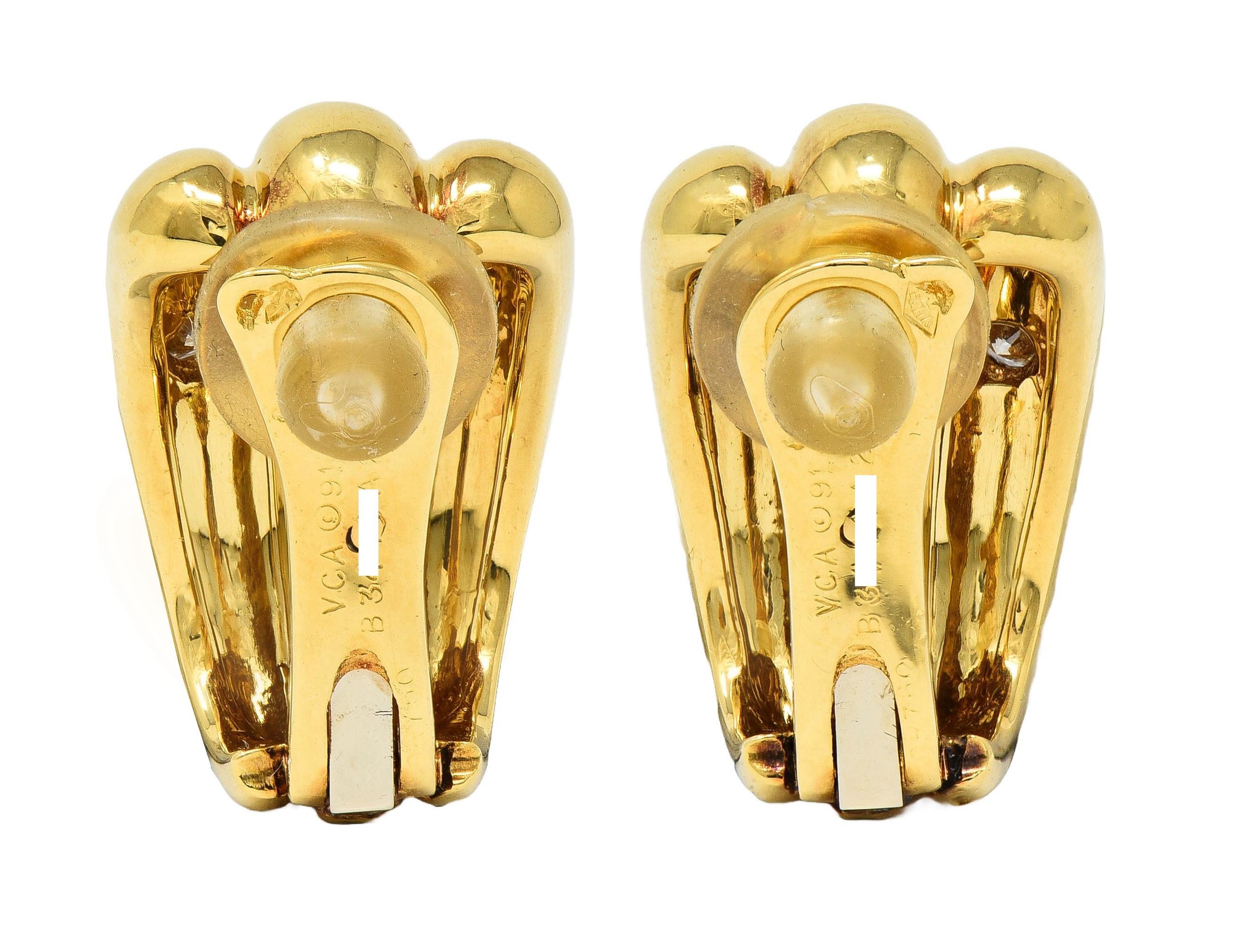 Donna Van Cleef & Arpels French 1991 Orecchini a cerchio a J d'epoca con diamanti in oro 18 carati in vendita