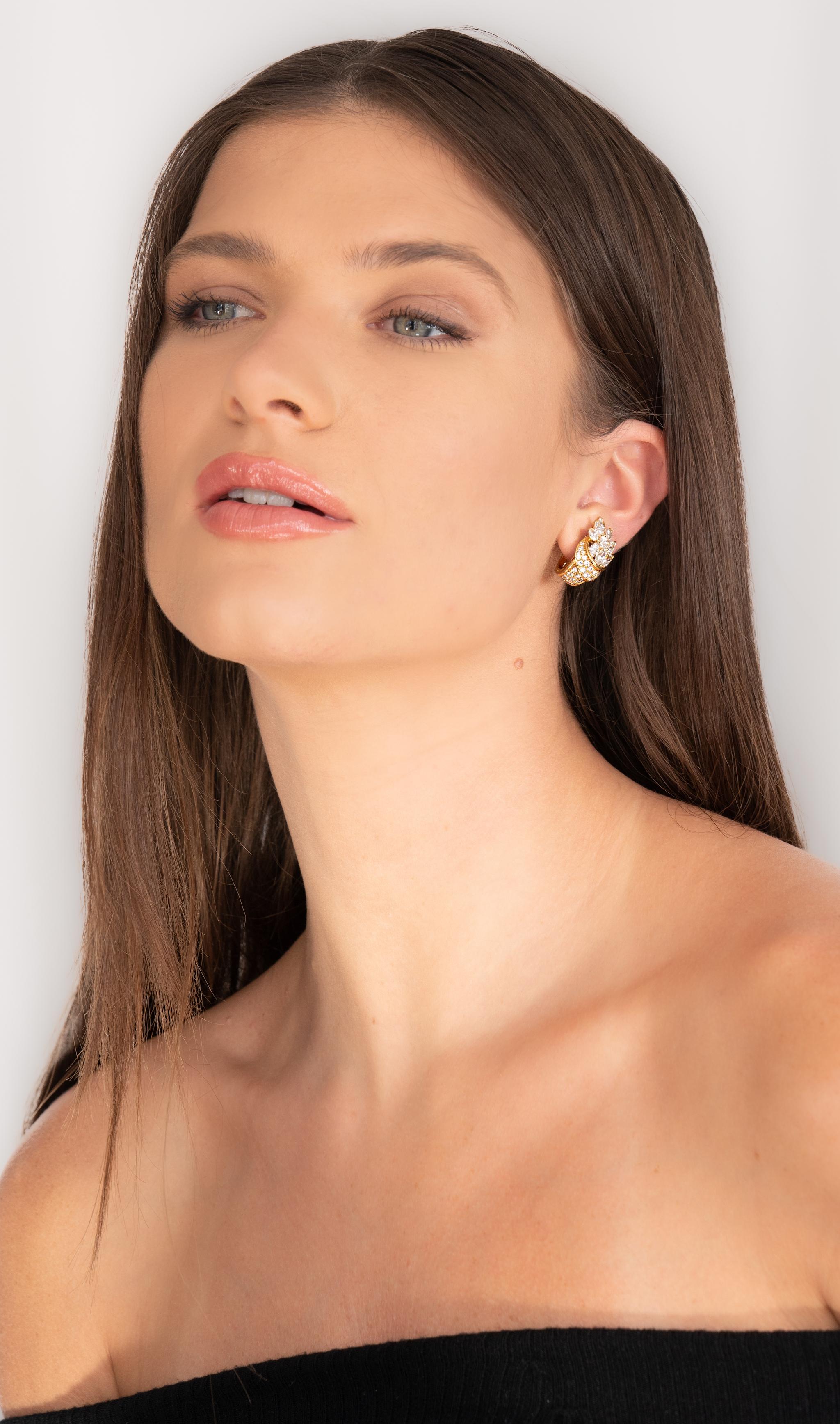 Van Cleef & Arpels French 5.26 Carats Diamond 18 Karat Gold J-Hoop Earrings 6