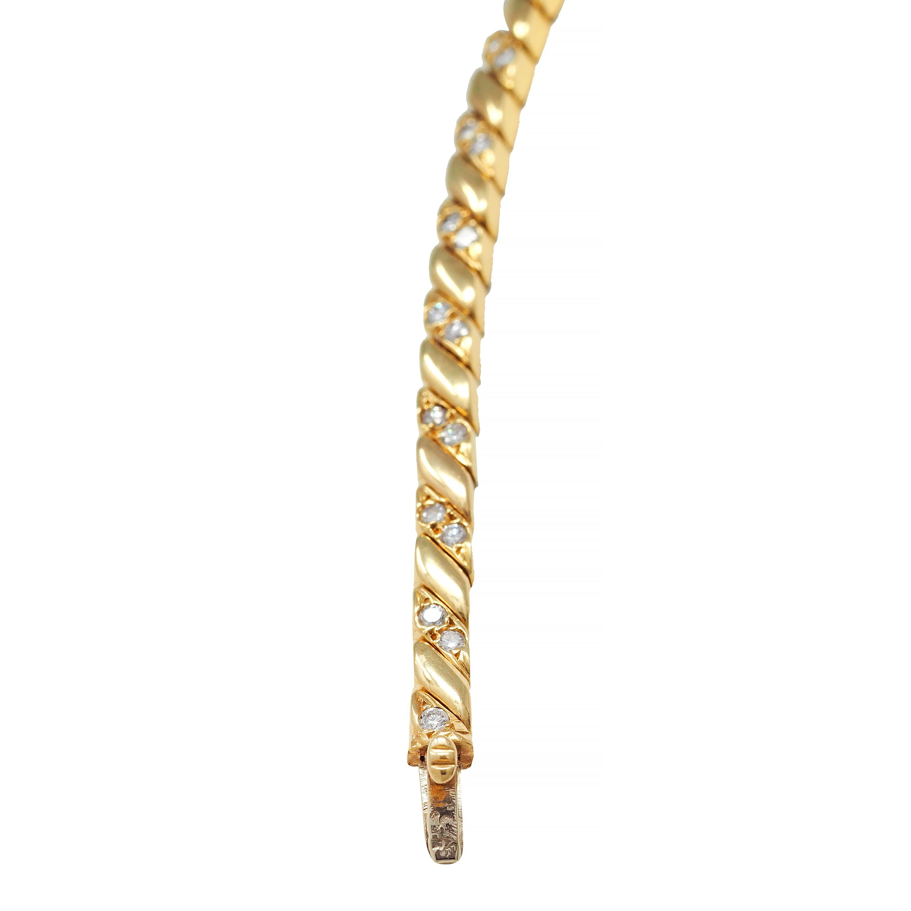 Van Cleef & Arpels French Diamond 18 Karat Yellow Gold Interlock Rope Necklace For Sale 2