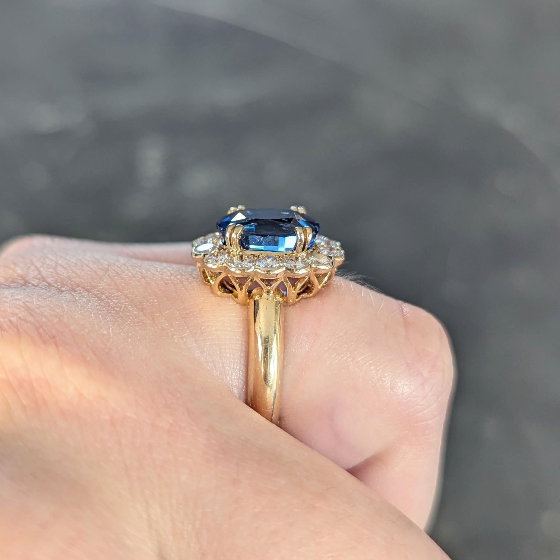 Van Cleef & Arpels French 7.05 CTW No Heat Burma Sapphire Diamond 18K Gold Ring For Sale 10
