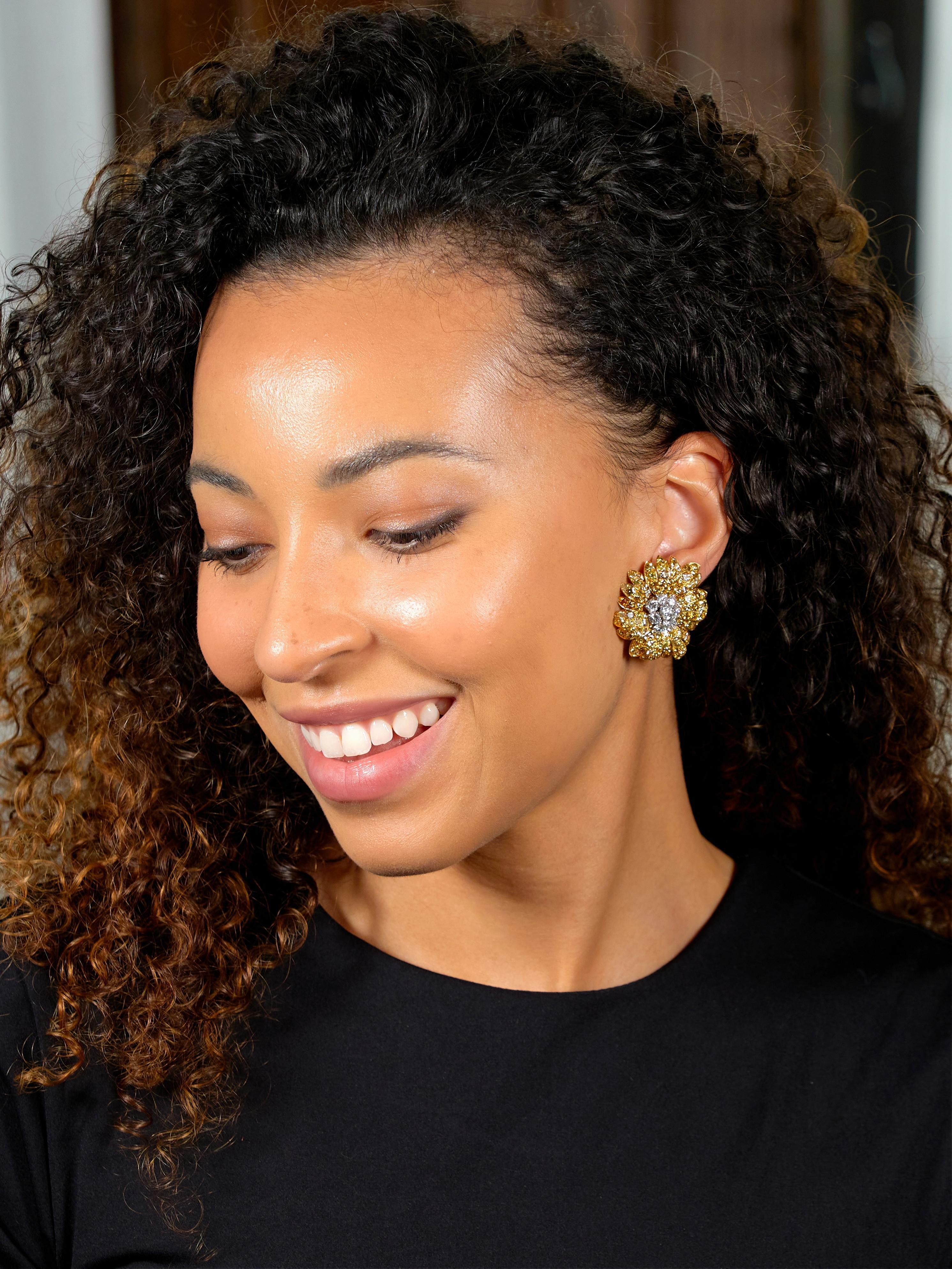 Van Cleef & Arpels Französisch Diamant 18K Gold Vintage Blume Brosche & Ohrringe (Gemischter Schliff) im Angebot