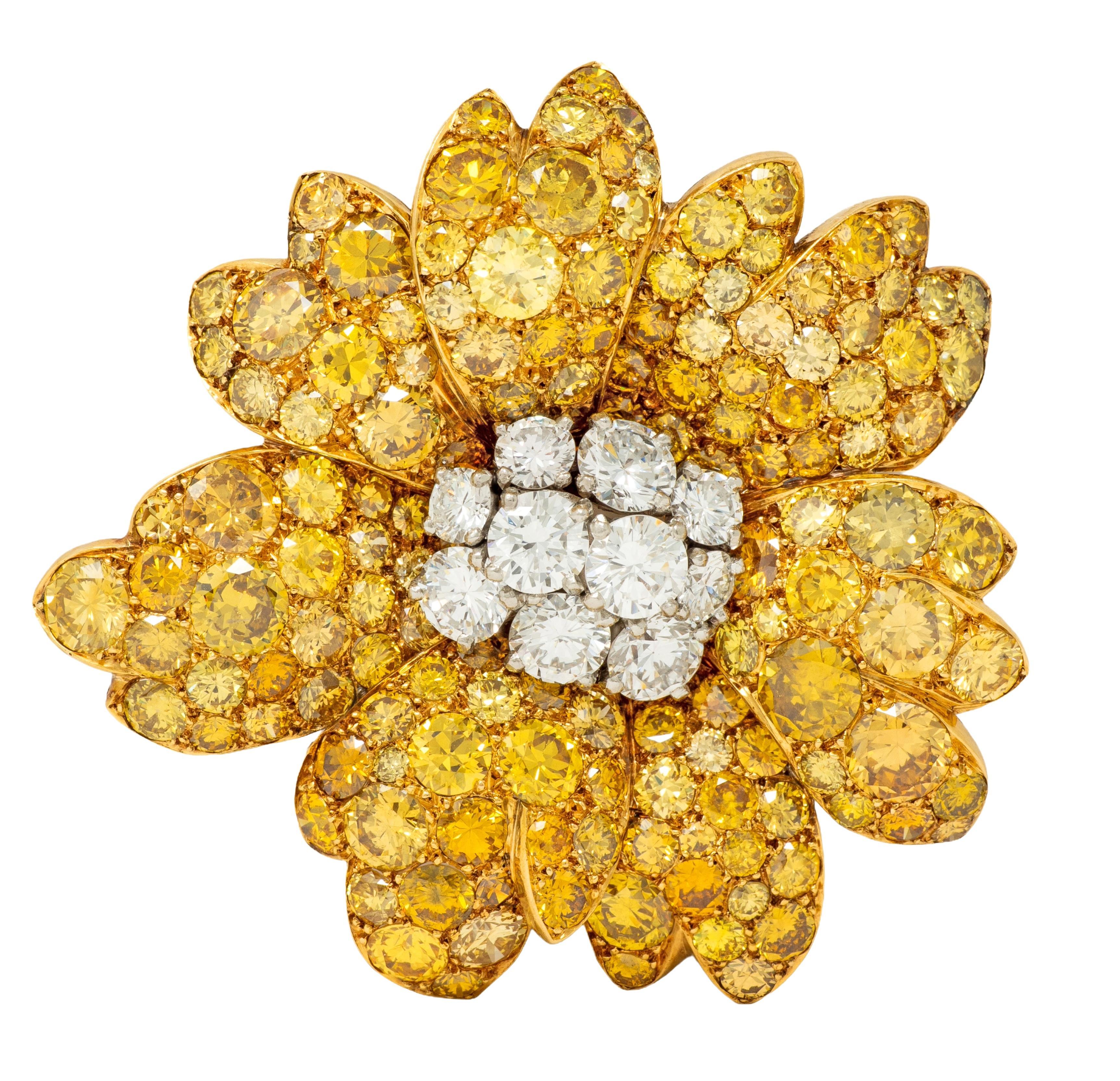 Van Cleef & Arpels Französisch Diamant 18K Gold Vintage Blume Brosche & Ohrringe im Zustand „Hervorragend“ im Angebot in Philadelphia, PA