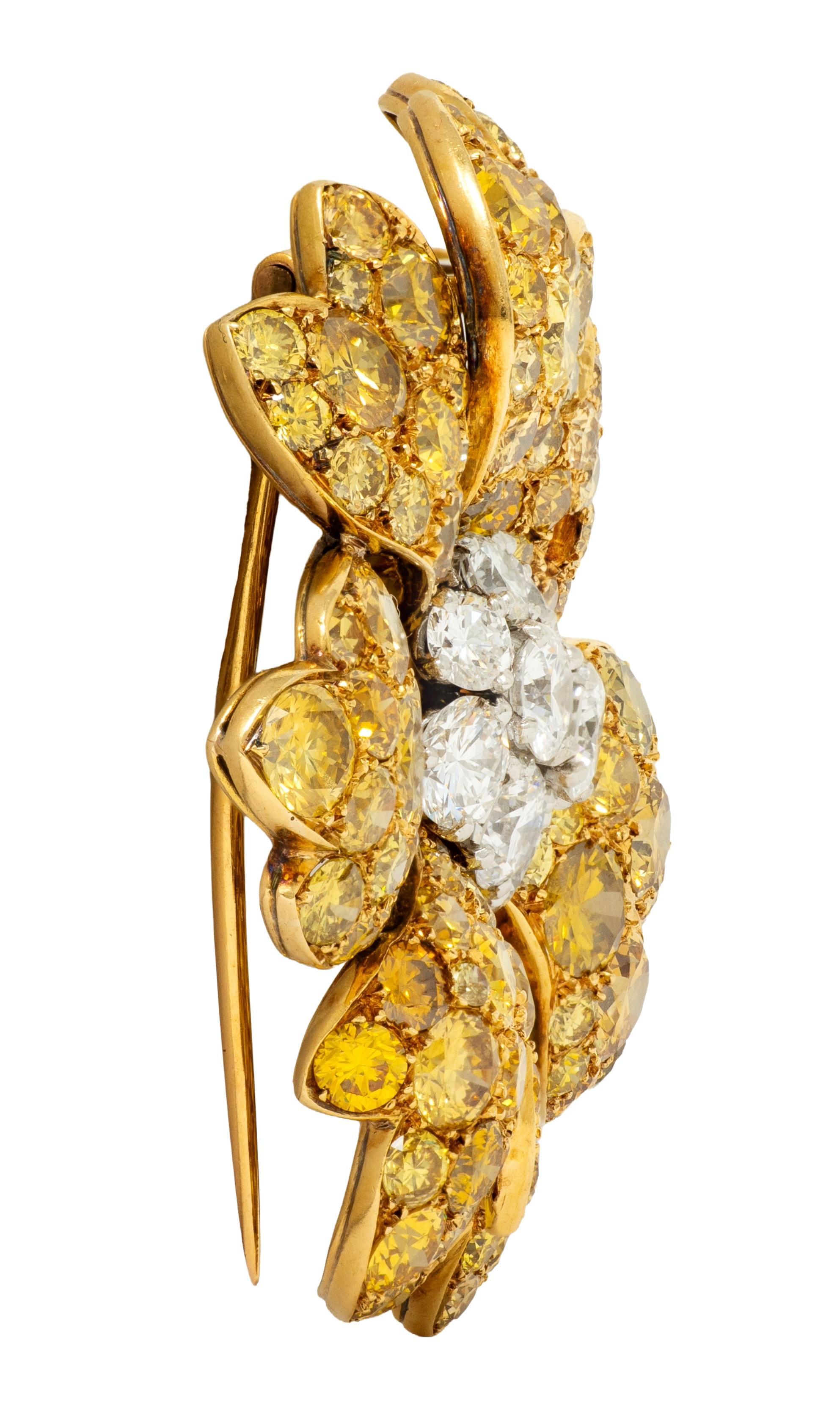 Van Cleef & Arpels Französisch Diamant 18K Gold Vintage Blume Brosche & Ohrringe im Angebot 3