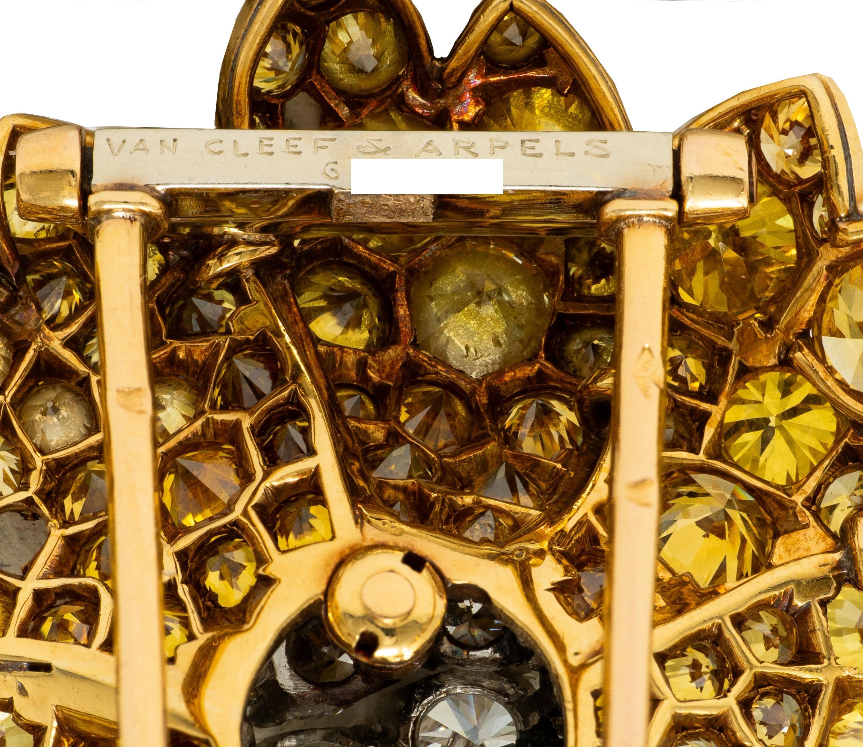 Van Cleef & Arpels Französisch Diamant 18K Gold Vintage Blume Brosche & Ohrringe im Angebot 4