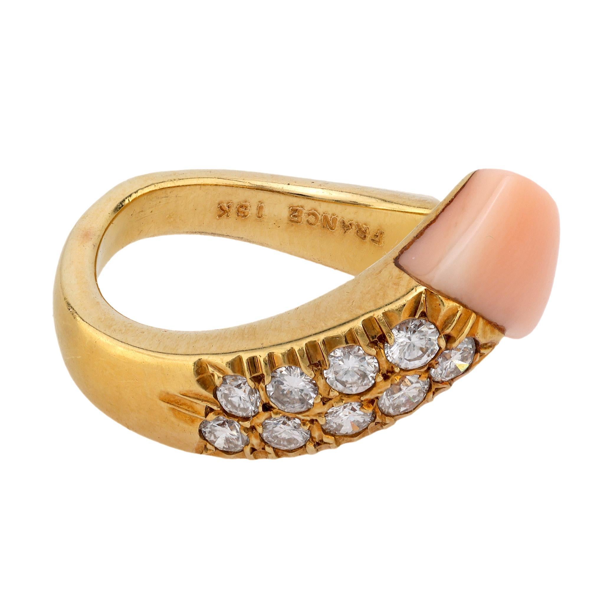 Moderno Anello Van Cleef & Arpels con diamante francese e corallo in oro giallo 18 ct.
