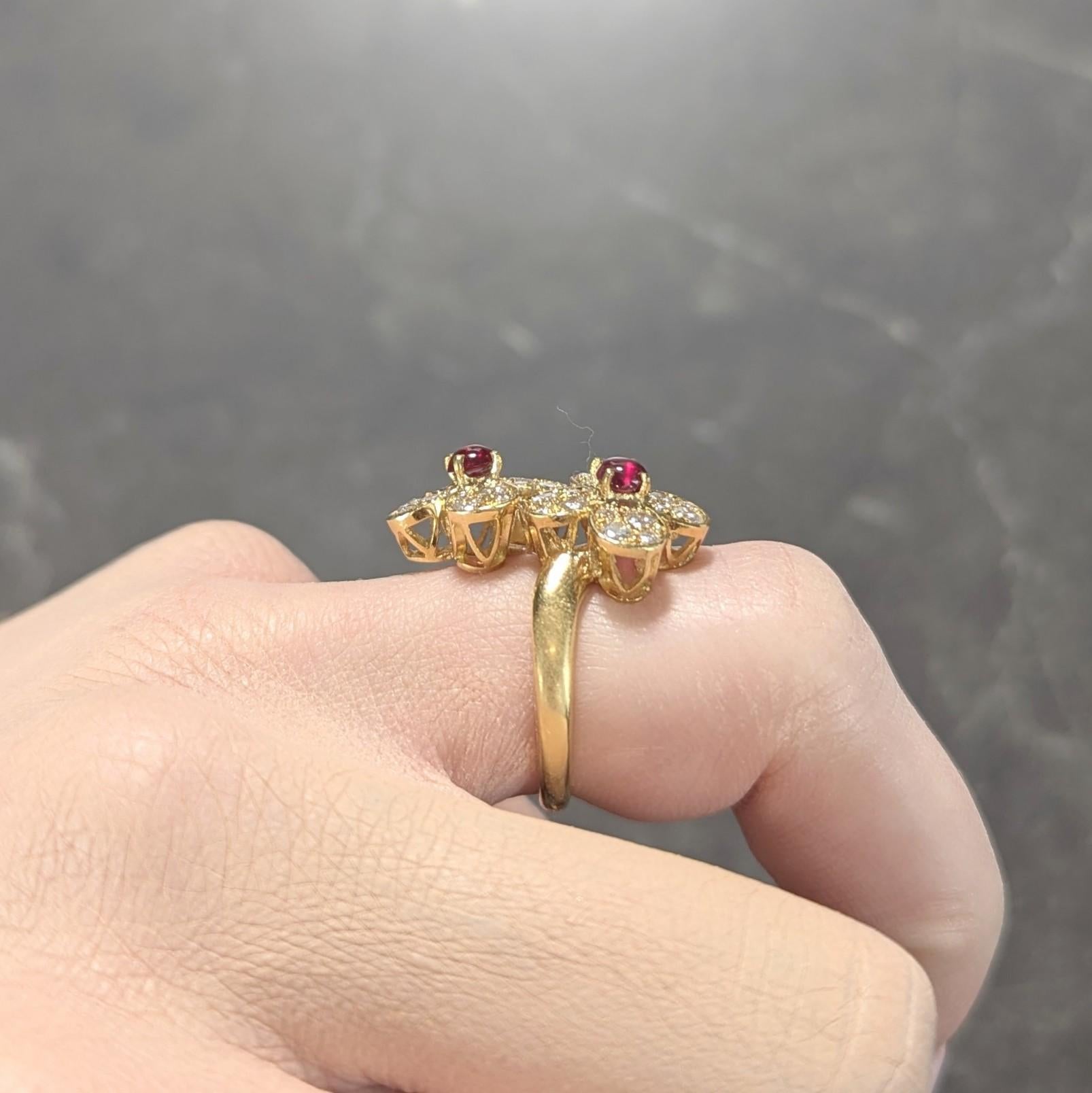 Van Cleef & Arpels, bague bypass Trefle en or jaune 18 carats avec rubis et diamants français en vente 7