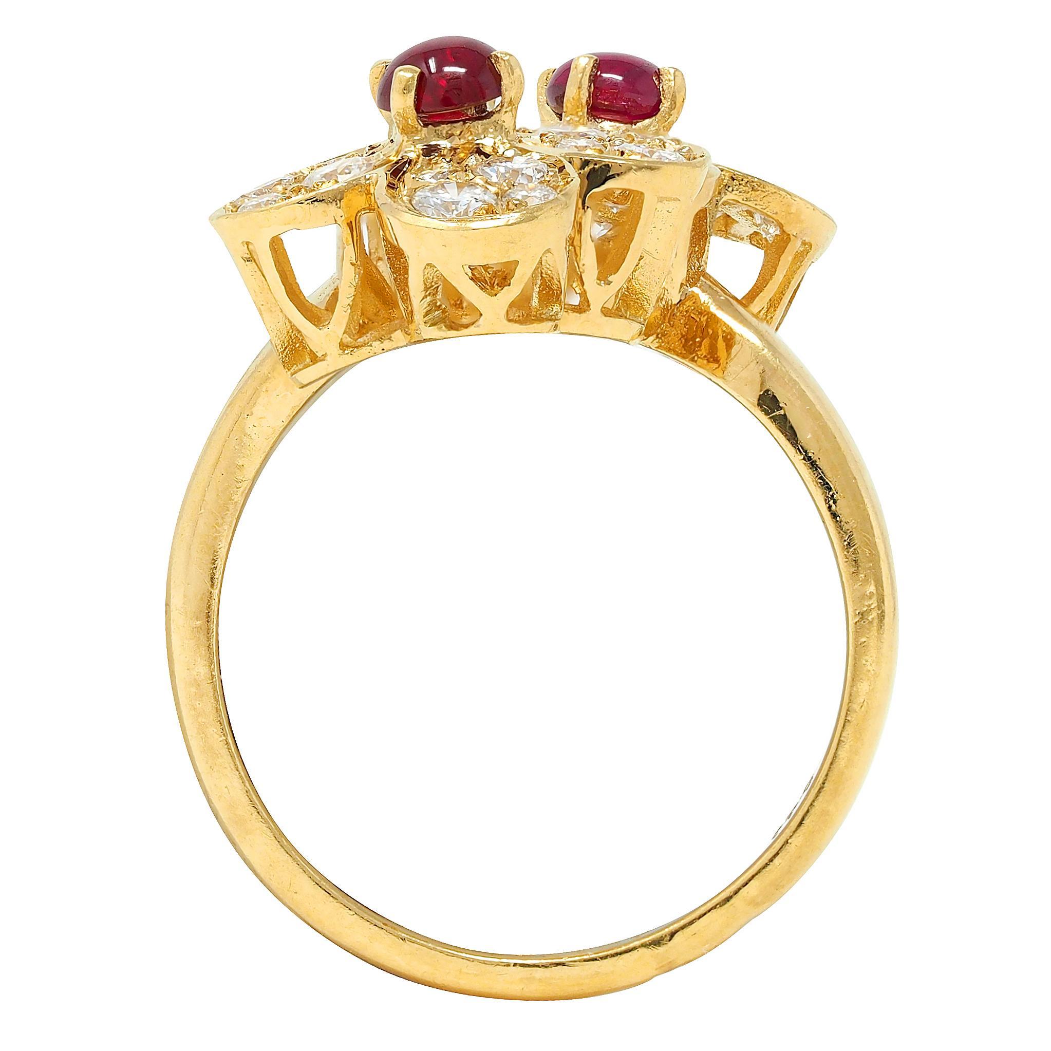 Van Cleef & Arpels, bague bypass Trefle en or jaune 18 carats avec rubis et diamants français en vente 4