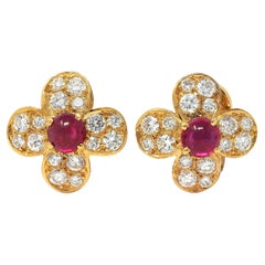 Van Cleef & Arpels Boucles d'oreilles Alhambra en or 18 carats avec rubis et diamants français
